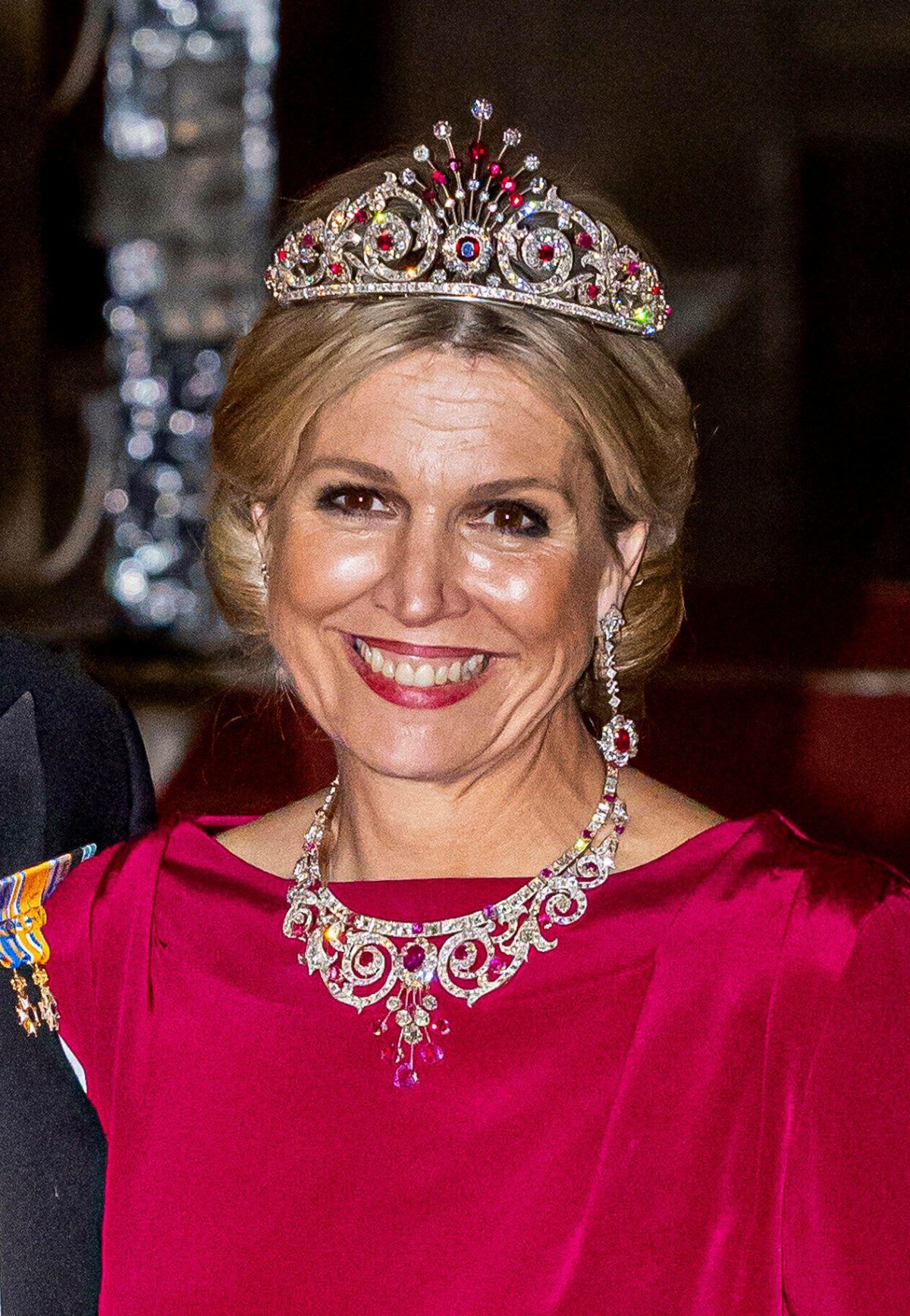 La Regina dei Paesi Bassi partecipa a una cena di gala per il corpo diplomatico al Palazzo Reale di Amsterdam il 5 giugno 2024 (Patrick van Katwijk/DPA Picture Alliance/Alamy)