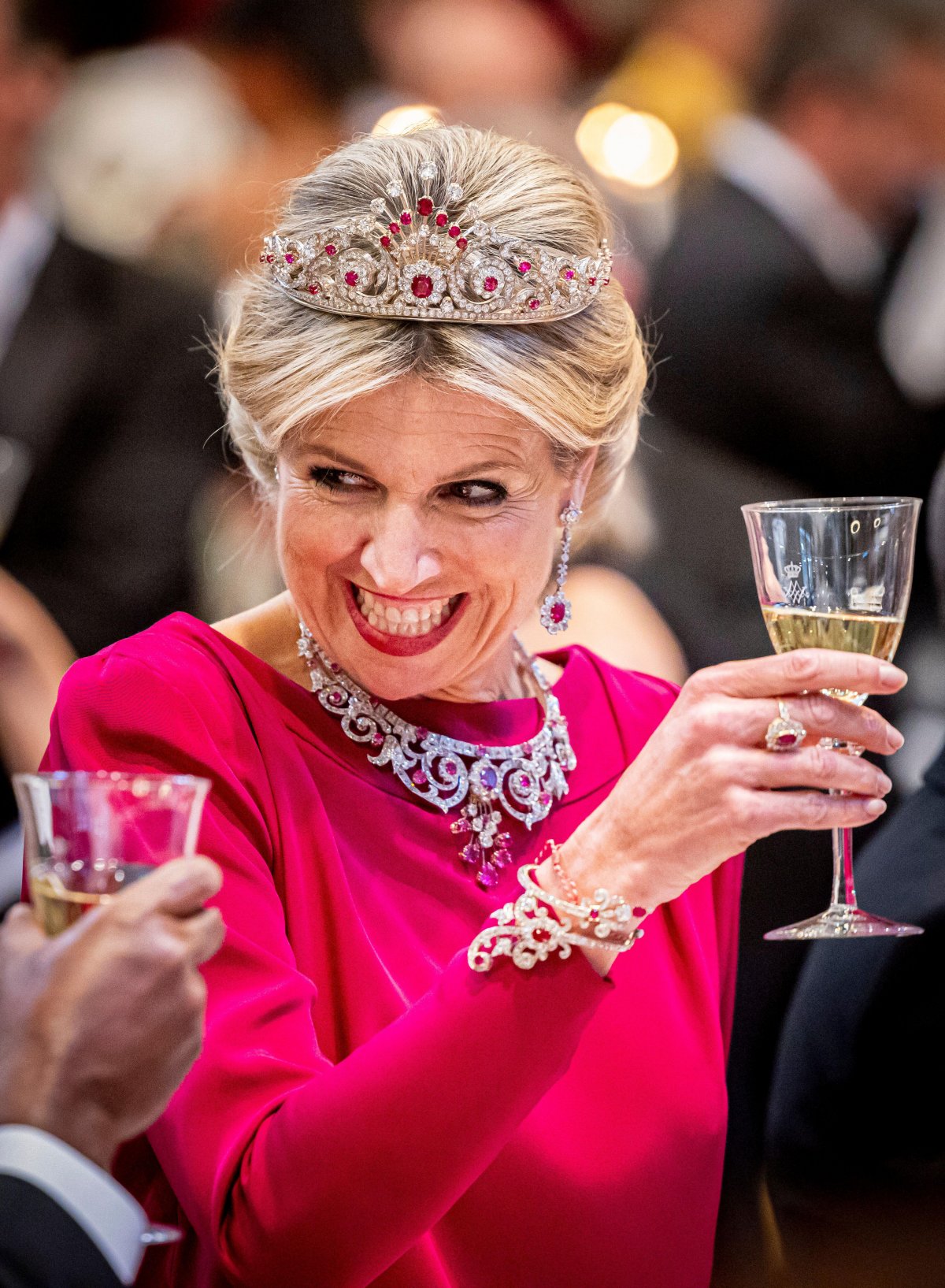 La Regina dei Paesi Bassi partecipa a una cena di gala per il corpo diplomatico al Palazzo Reale di Amsterdam il 5 giugno 2024 (Patrick van Katwijk/DPA Picture Alliance/Alamy)