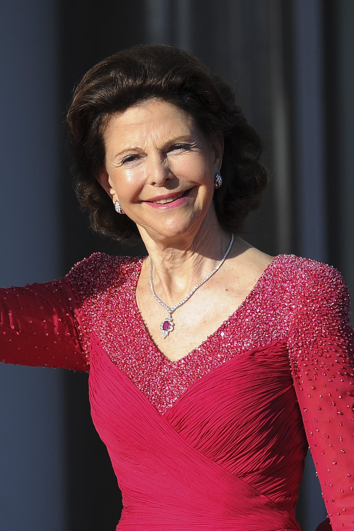 La Regina Silvia di Svezia partecipa a un gala pre-matrimoniale per sua figlia, la Principessa Madeleine, e Christopher O'Neill a Stoccolma il 7 giugno 2013 (WENN US/Alamy)