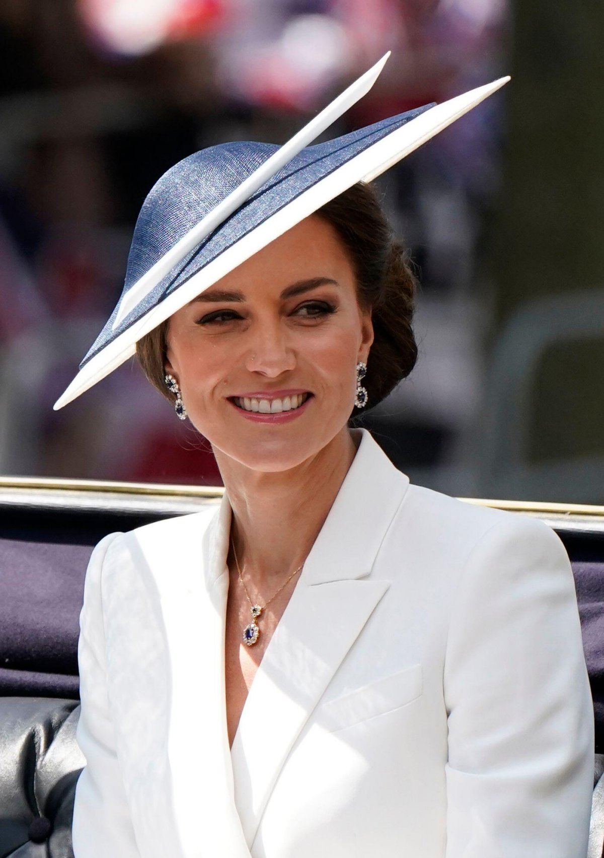 La Duchessa di Cambridge cavalca in una carrozza durante le festività di Trooping the Colour a Londra il 2 giugno 2022 (Andrew Matthews/PA Images/Alamy)