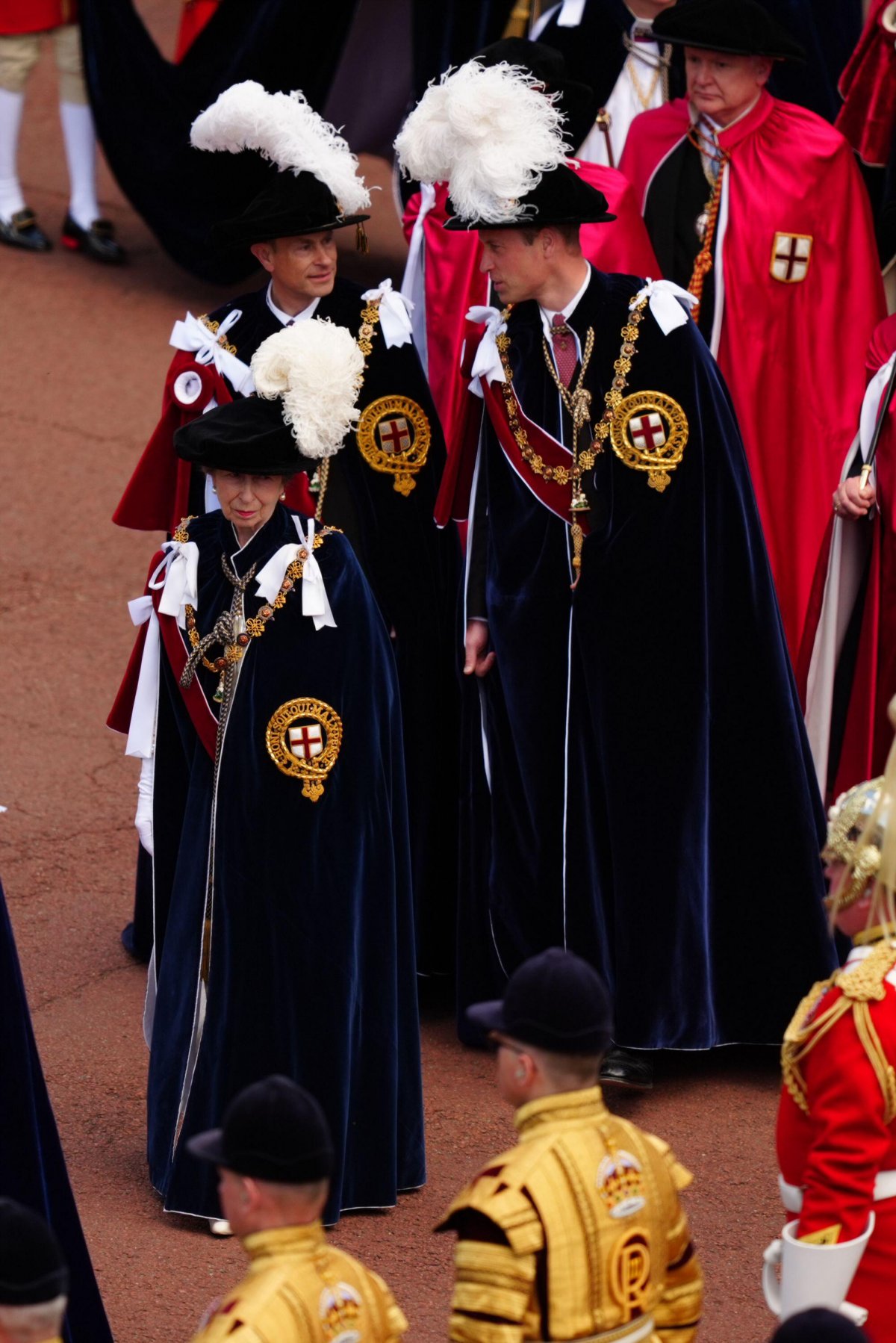 La Principessa Reale, il Duca di Edimburgo e il Principe di Galles arrivano per il servizio annuale dell'Ordine della Giarrettiera alla Cappella di San Giorgio, Windsor, il 17 giugno 2024 (Aaron Chown/PA Images/Alamy)