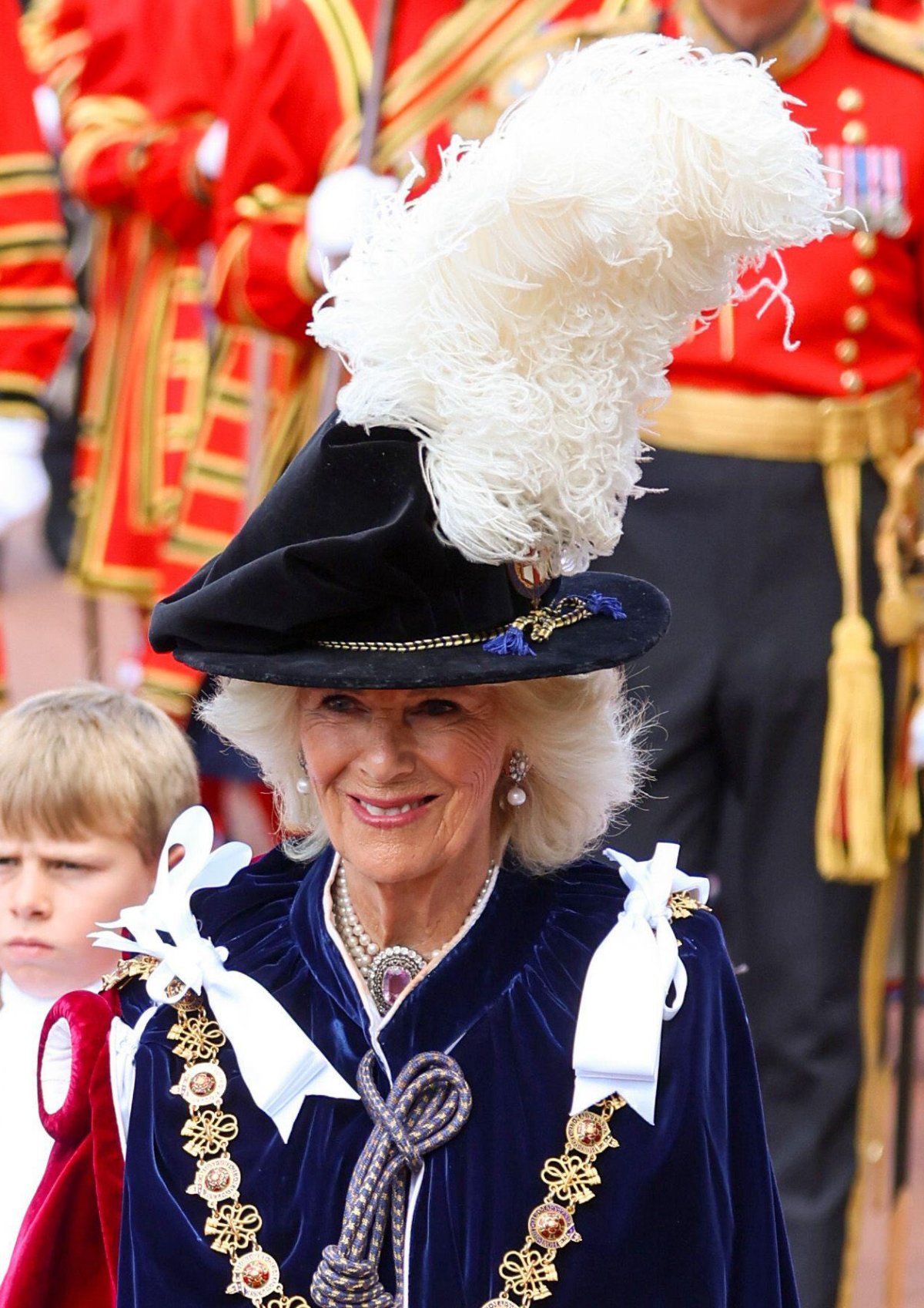 Regina Camilla arriva per il servizio annuale dell'Ordine della Giarrettiera alla Cappella di San Giorgio, Windsor, il 17 giugno 2024 (Chris Jackson/PA Images/Alamy)