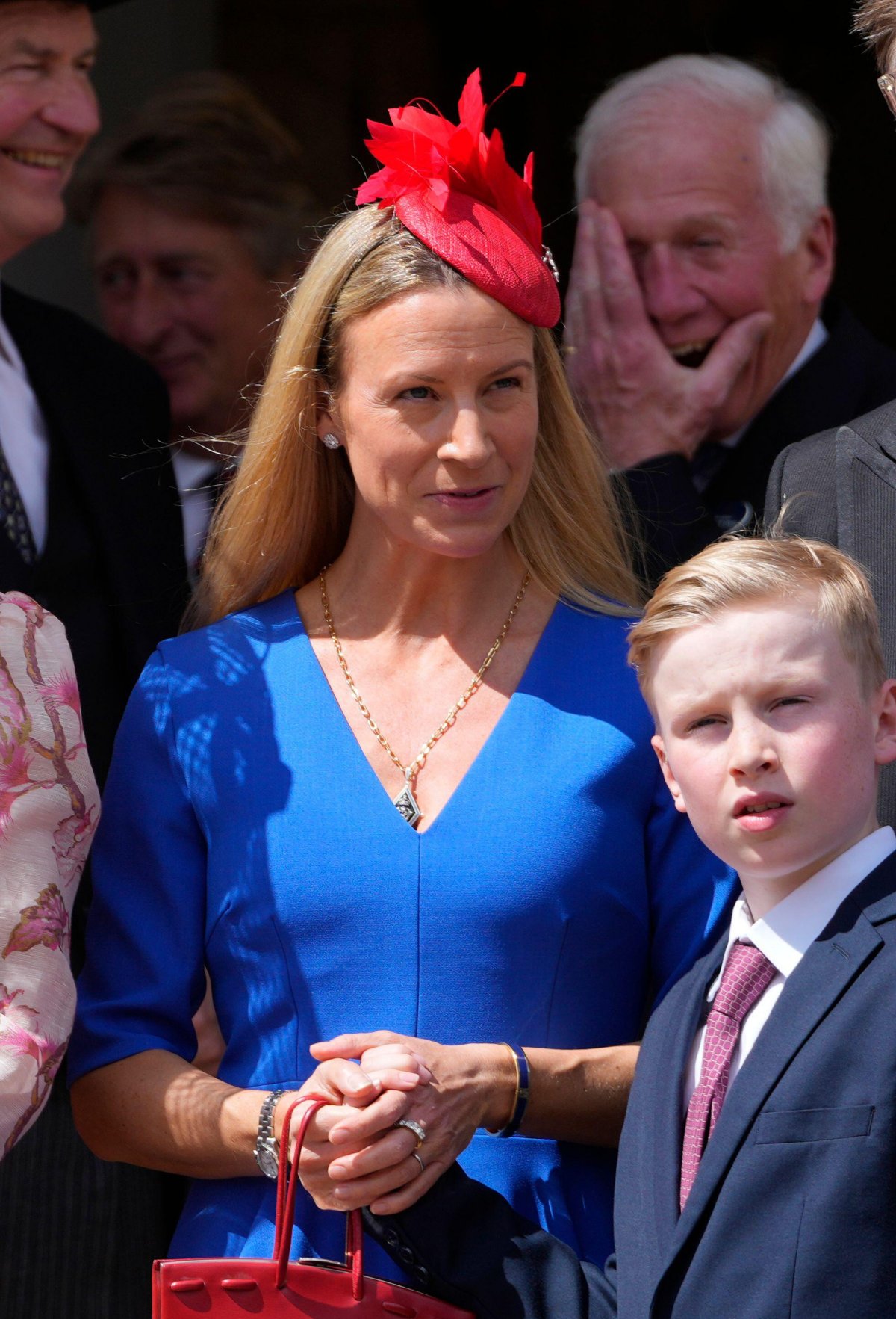 Lady Rose Gilman e suo figlio, Rufus, sono ritratte prima del servizio annuale dell'Ordine della Giarrettiera alla Cappella di San Giorgio, Windsor, il 17 giugno 2024 (Kirsty Wigglesworth/PA Images/Alamy)