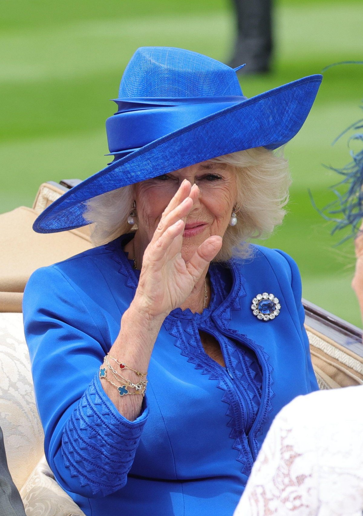 Regina Camilla arriva per il primo giorno di Royal Ascot il 18 giugno 2024 (Andrew Parsons/Alamy)