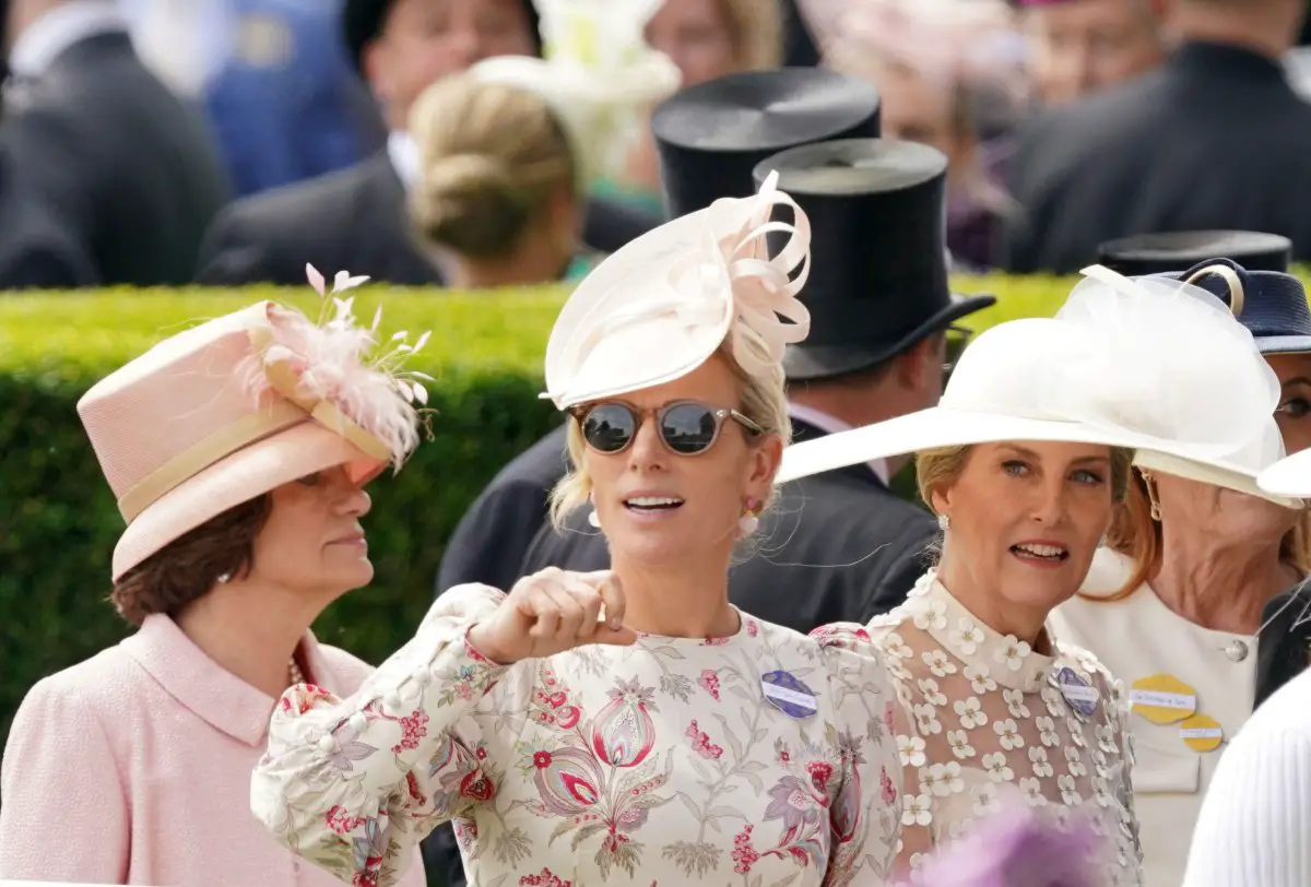 La Contessa di St. Andrews, Zara Tindall e la Duchessa di Edimburgo partecipano al secondo giorno di Royal Ascot il 19 giugno 2024 (Jonathan Brady/PA Images/Alamy)