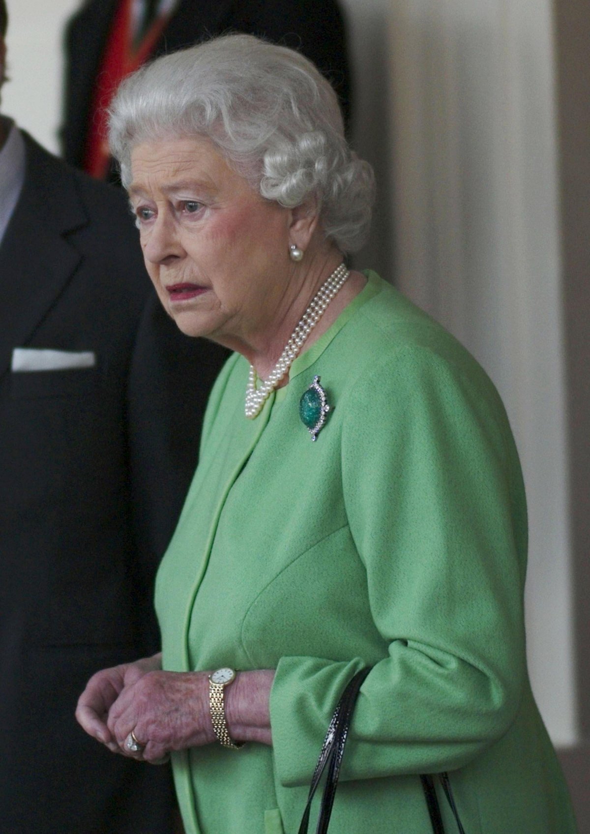 Regina Elisabetta II saluta il Presidente della Turchia a Buckingham Palace il 24 novembre 2011 (Matt Dunham/PA Images/Alamy)