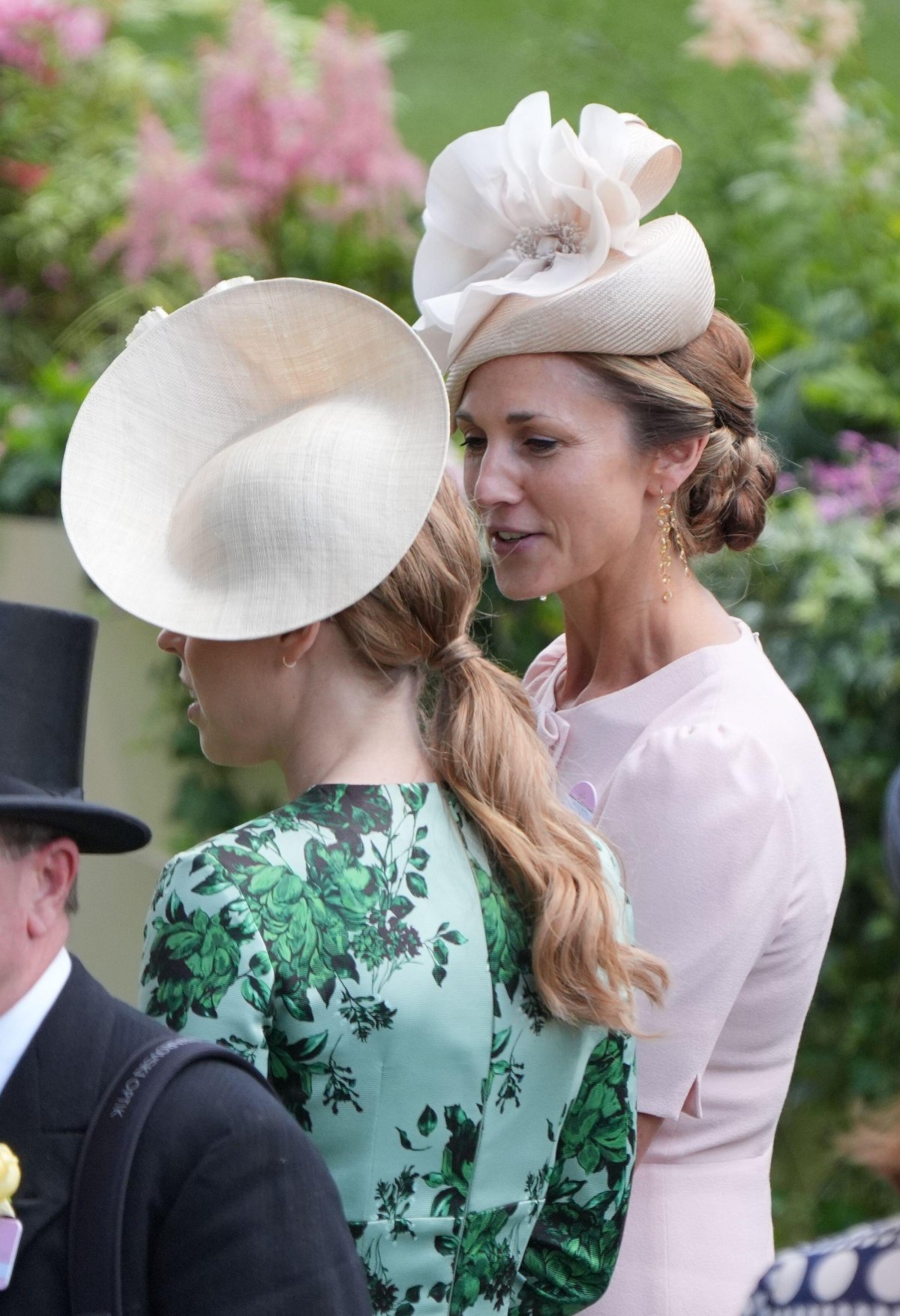 La Principessa Beatrice e Harriet Sperling partecipano al quarto giorno di Royal Ascot il 21 giugno 2019 (Yui Mok/PA Images/Alamy)