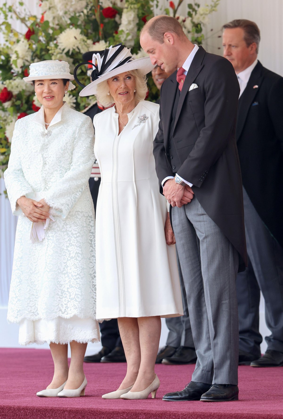 L'Imperatrice Masako e la Regina Camilla, con il Principe di Galles, sono ritratti durante una cerimonia ufficiale di benvenuto al Horse Guards Parade a Londra all'inizio della visita di stato giapponese in Gran Bretagna il 25 giugno 2024 (Chris Jackson/PA Images/Alamy)