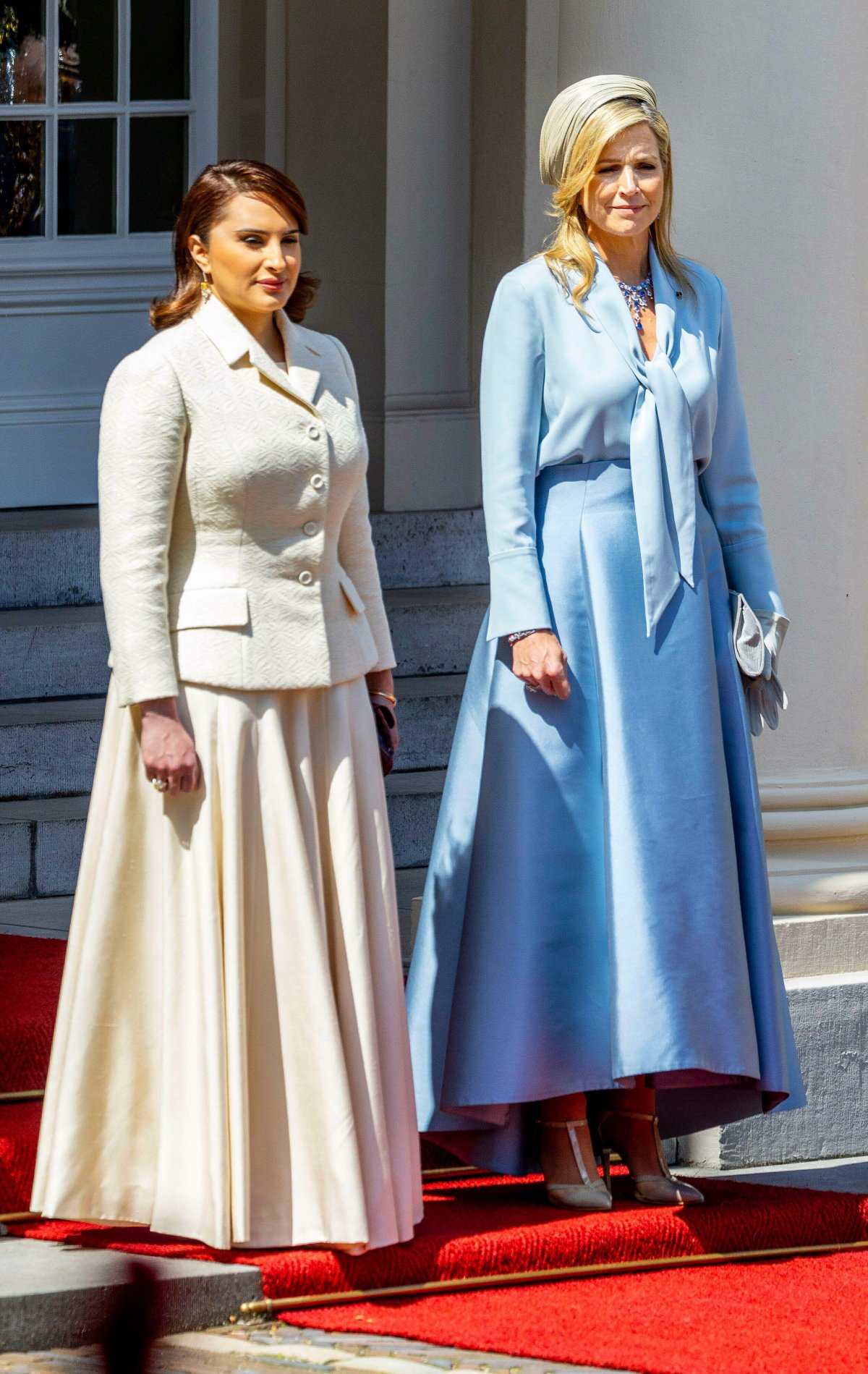 La Regina dei Paesi Bassi e la Sheikha Jawaher bint Hamad Al Thani sono ritratte al Palazzo Noordeinde all'Aia il 24 giugno 2024 (DPA Picture Alliance/Alamy)