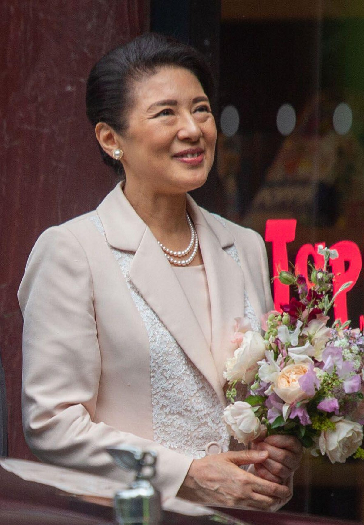 L'Imperatrice Masako del Giappone lascia il Young V&A a Londra il 27 giugno 2024 (Tayfun Salci/Zuma Press/Alamy)