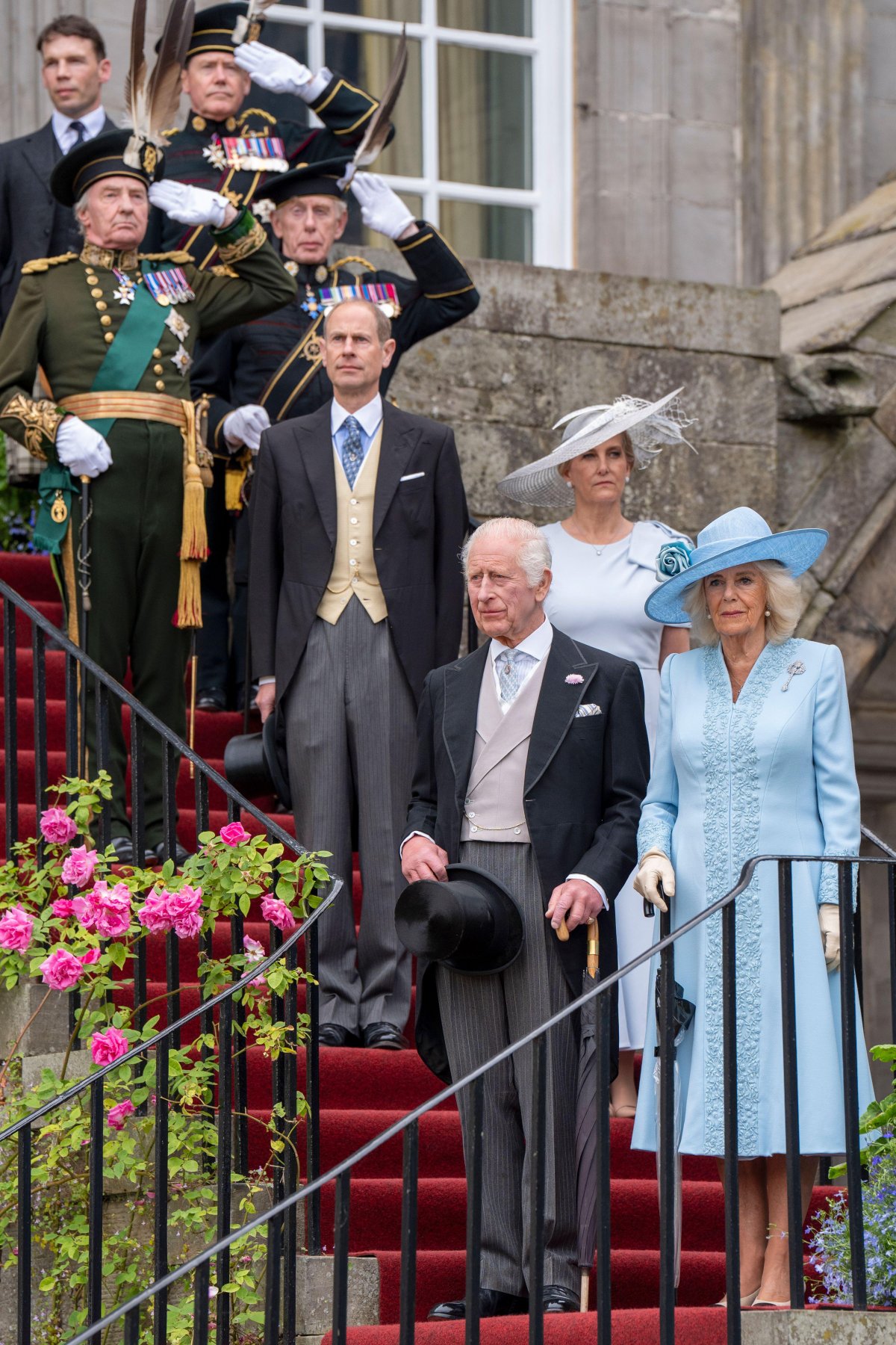 Re Carlo III e Regina Camilla, con il Duca e la Duchessa di Edimburgo, durante il Garden Party del Sovrano tenutosi al Palazzo di Holyroodhouse a Edimburgo il 2 luglio 2024 (Jane Barlow/PA Images/Alamy)