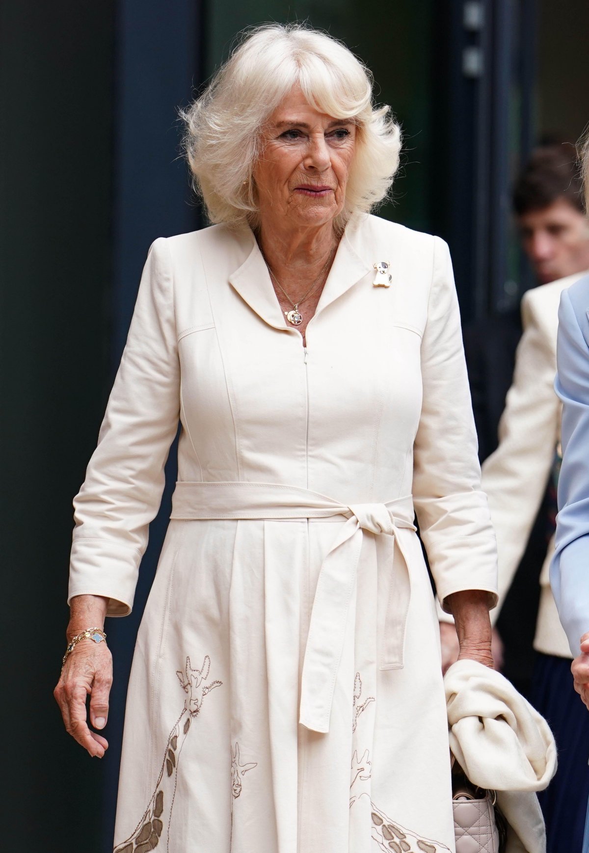 La Regina Camilla arriva all'All England Lawn Tennis and Croquet Club il 10 luglio 2024 (Jordan Pettitt/PA Images/Alamy)