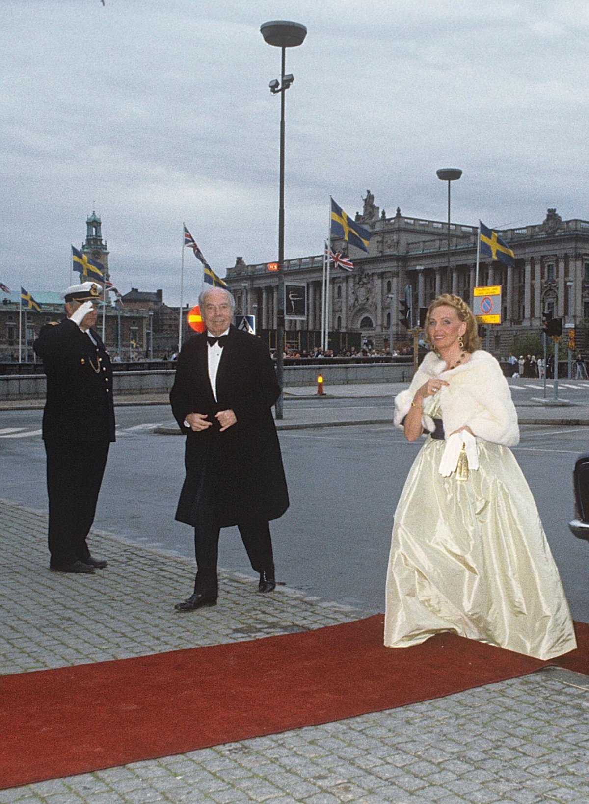 Sigvard e Marianne Bernadotte partecipano a una gala al Palazzo Reale di Stoccolma, maggio 1983 (Classic Picture Library/Alamy)