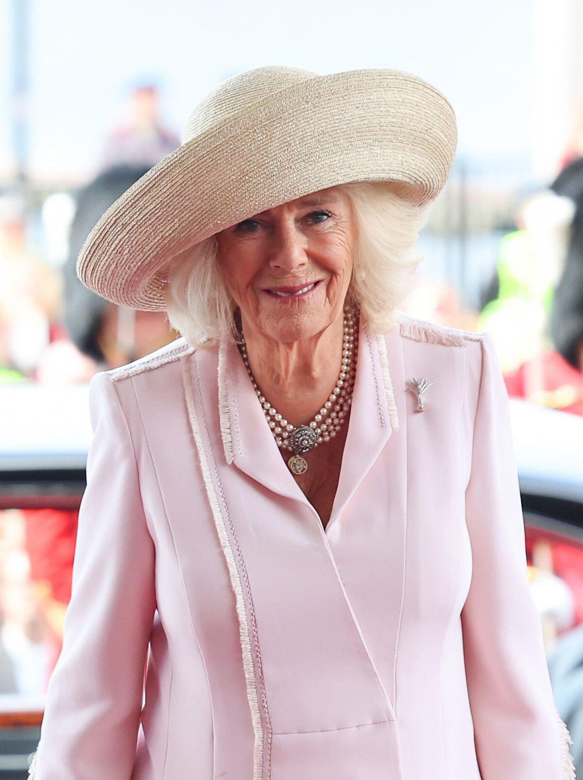 La Regina Camilla visita il Senedd a Cardiff per il 25° anniversario