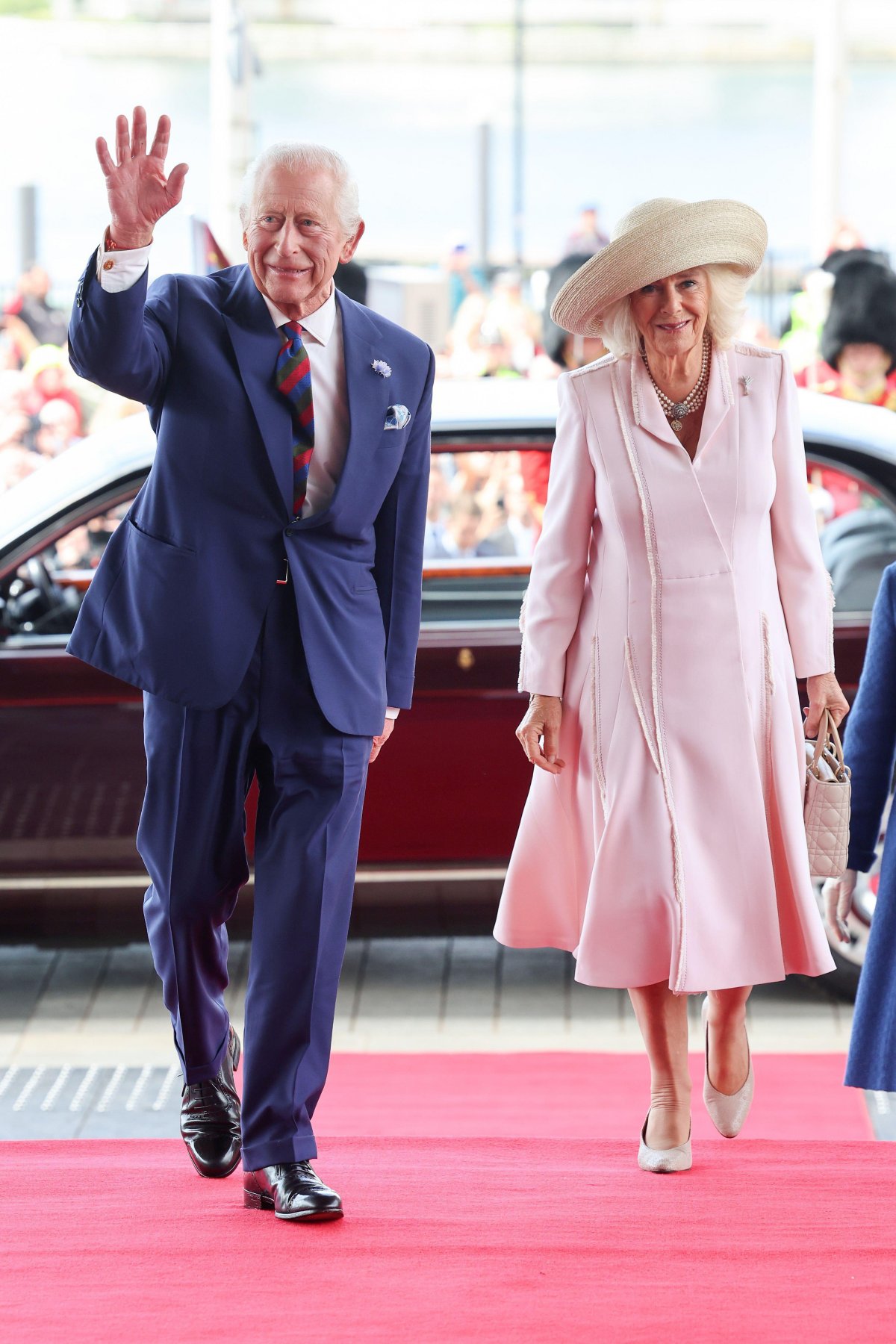 Il Re Carlo III e la Regina Camilla visitano il Senedd a Cardiff per le celebrazioni del 25° anniversario