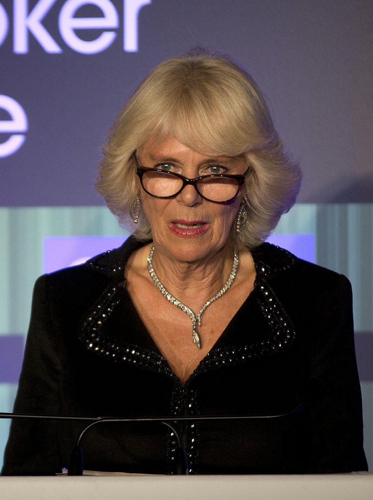 La Duchessa di Cornovaglia parla durante la cena di premiazione del Man Booker Prize al Guildhall di Londra il 14 ottobre 2014 (Alastair Grant/PA Images/Alamy)