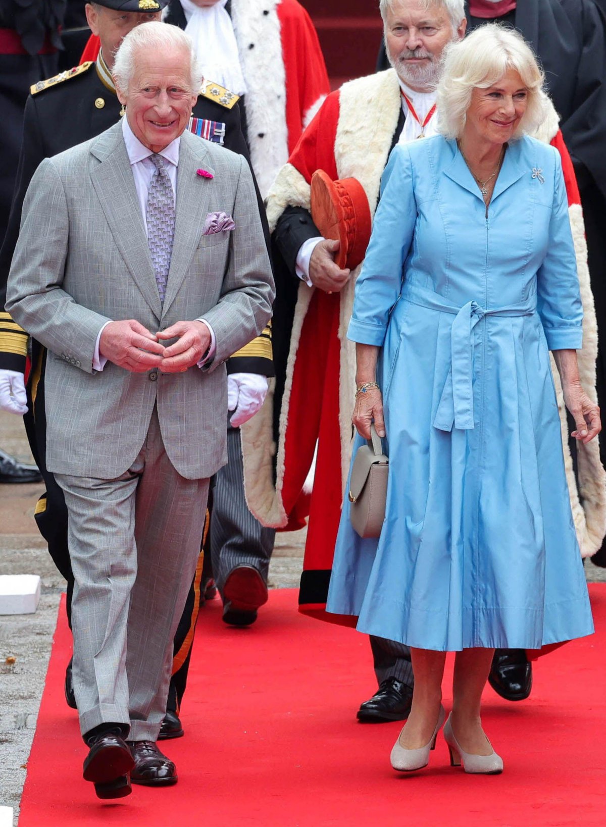 Re Carlo III e Regina Camilla visitano St Helier in Jersey il 15 luglio 2024 (Parsons Media/Alamy)