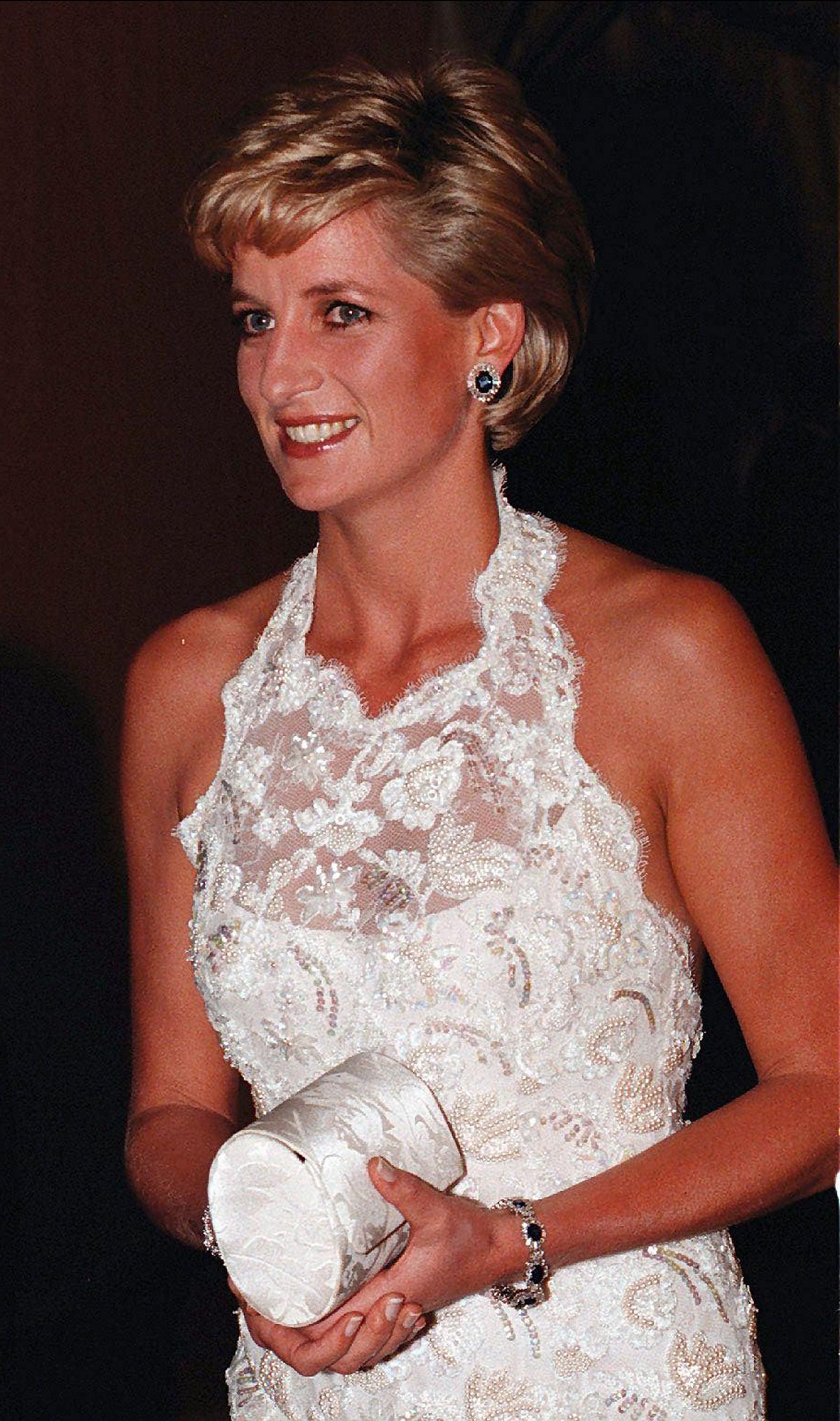 Diana, Principessa di Galles, arriva per una gala di beneficenza a sostegno della ricerca sul cancro al seno a Washington, D.C. il 24 settembre 1996 (John Stillwell/PA Images/Alamy)