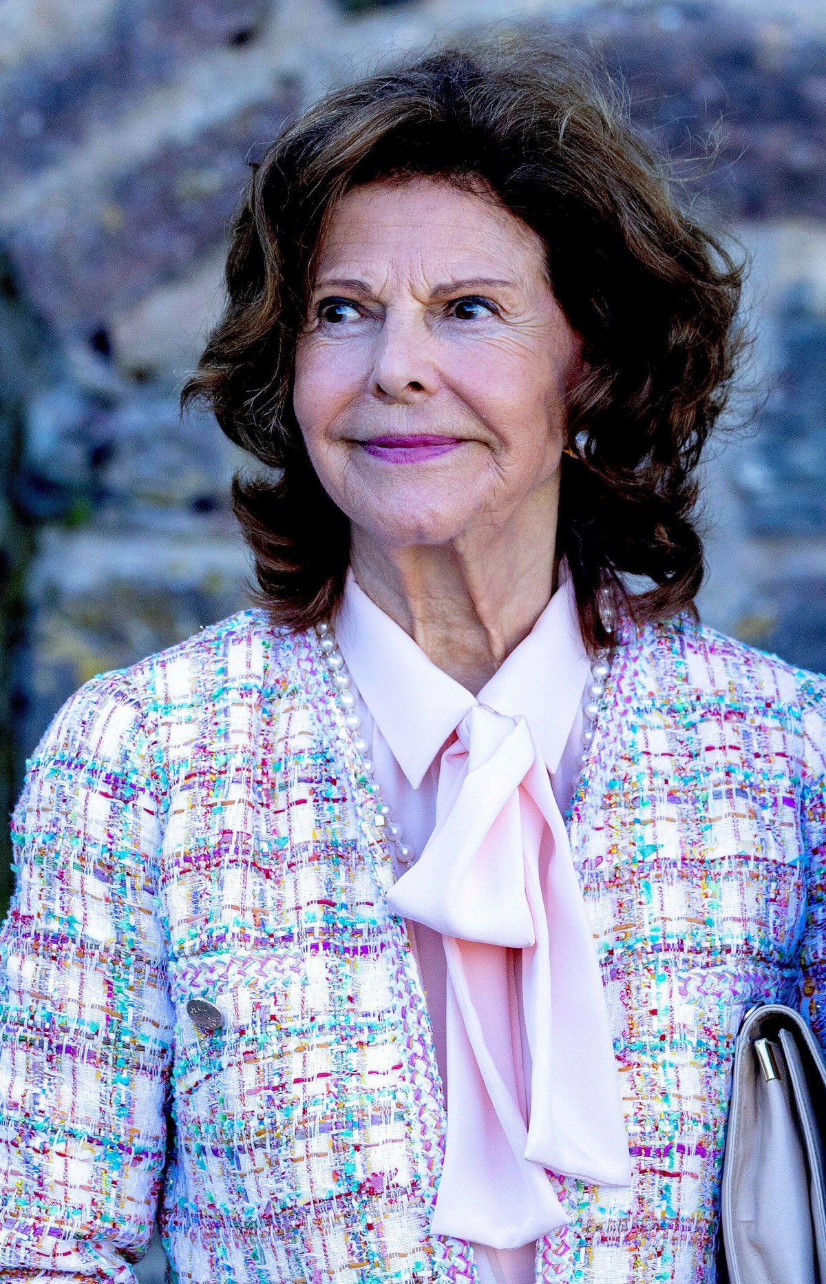 La Regina Silvia di Svezia festeggia il compleanno di sua figlia, la Principessa ereditaria Victoria, al Palazzo Solliden a Borgholm il 14 luglio 2024 (Albert Nieboer/DPA Picture Alliance/Alamy)