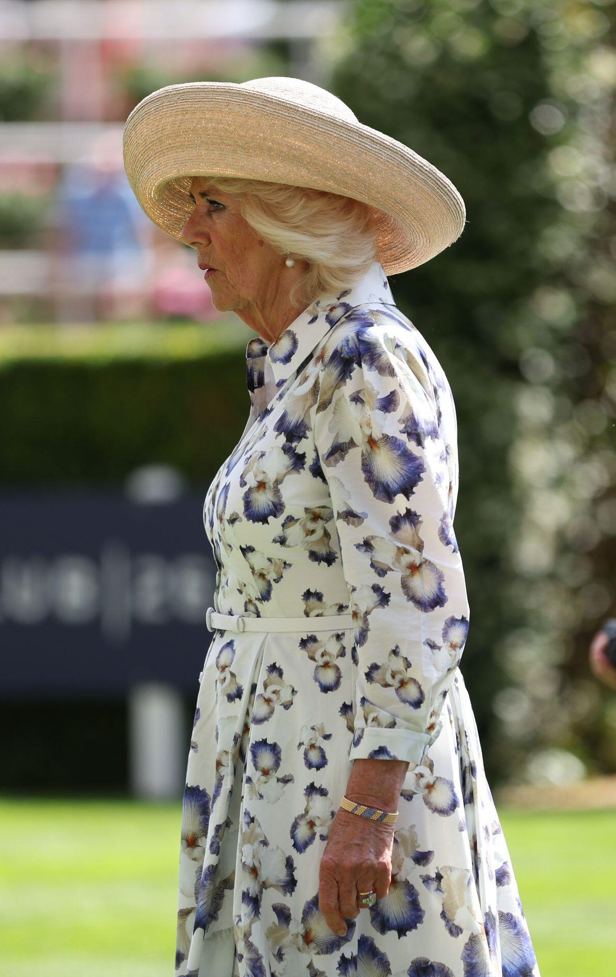 La Regina Camilla partecipa alla giornata King George all'Ascot Racecourse il 27 luglio 2024 (Steven Paston/PA Images/Alamy)