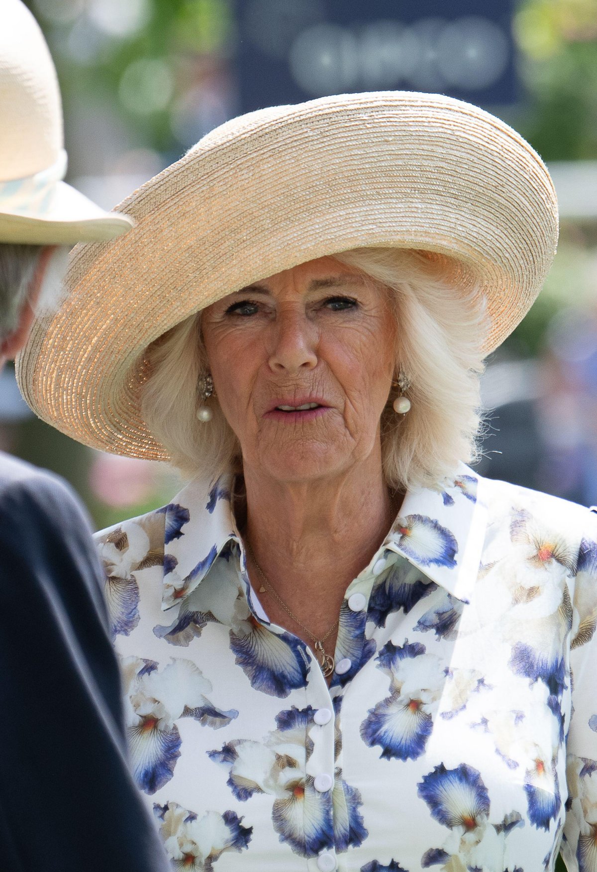 La Regina Camilla partecipa alla giornata King George all'Ascot Racecourse il 27 luglio 2024 (Maureen McLean/Alamy)