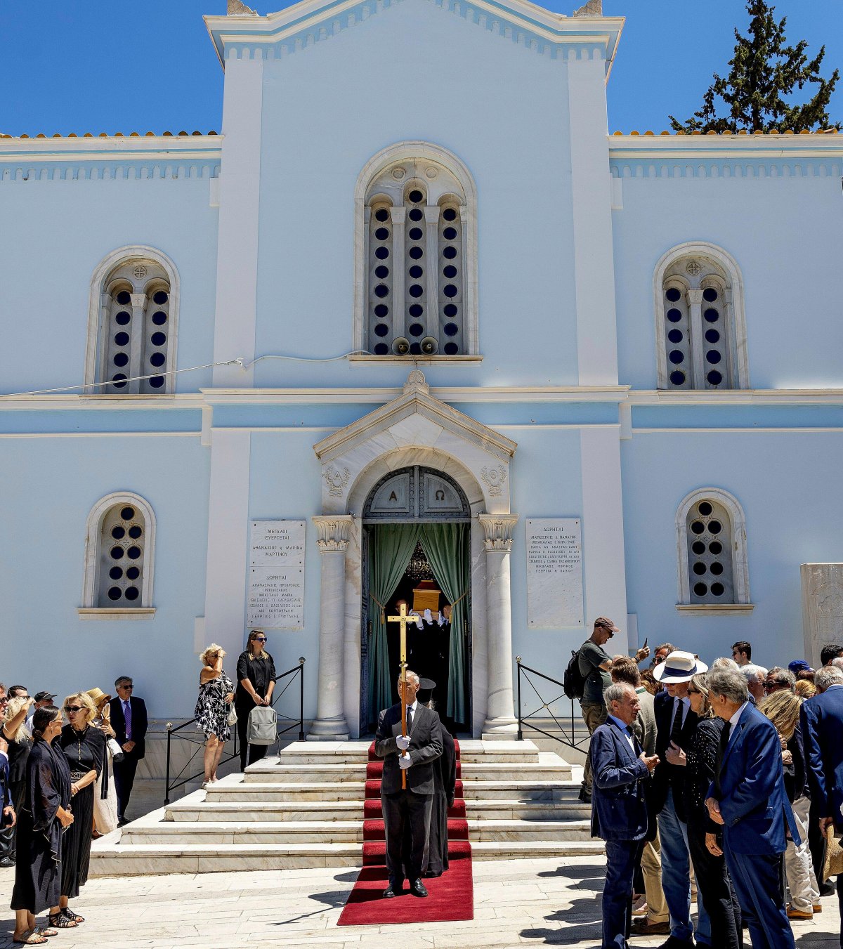 I funerali del principe Michael di Grecia e Danimarca si sono svolti presso la Chiesa di San Teodoro, nel cimitero di Atene, l'1 agosto 2024 (Albert Nieboer/DPA Picture Alliance/Alamy)