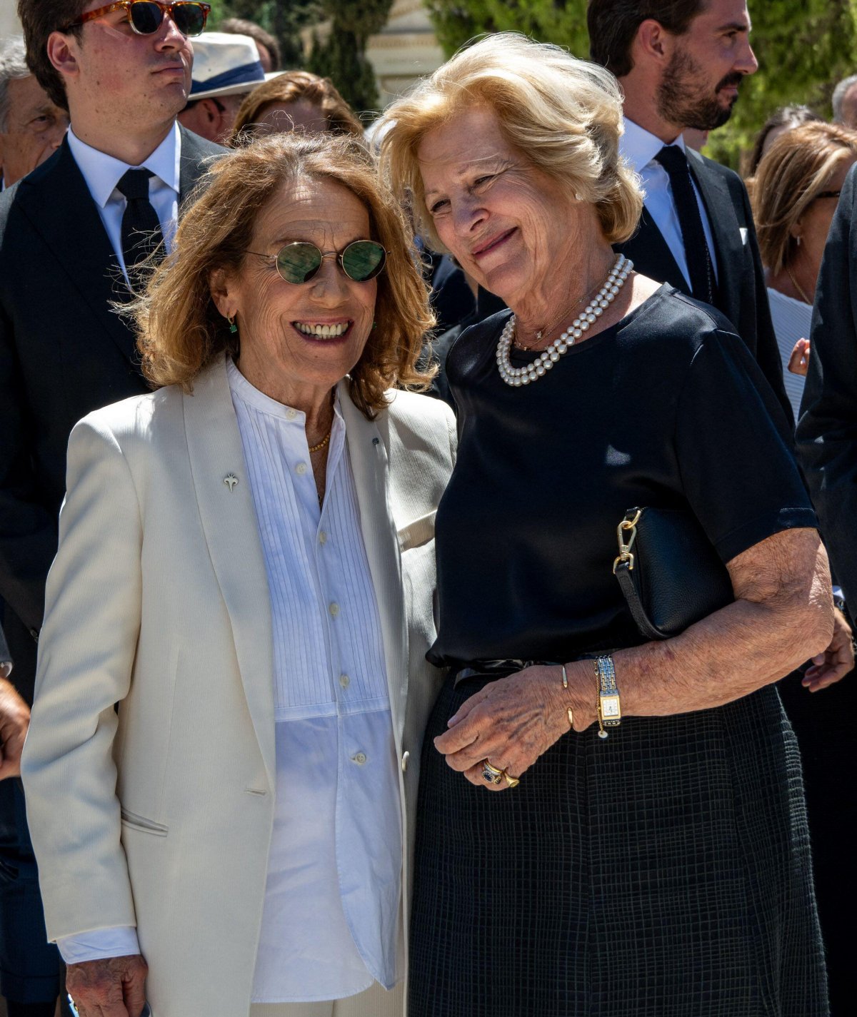 Marina Karella, con la regina Anne-Marie, partecipa ai funerali del defunto marito, principe Michael di Grecia e Danimarca, ad Atene l'1 agosto 2024 (Ammar Abd Rabbo/Abaca Press/Alamy)