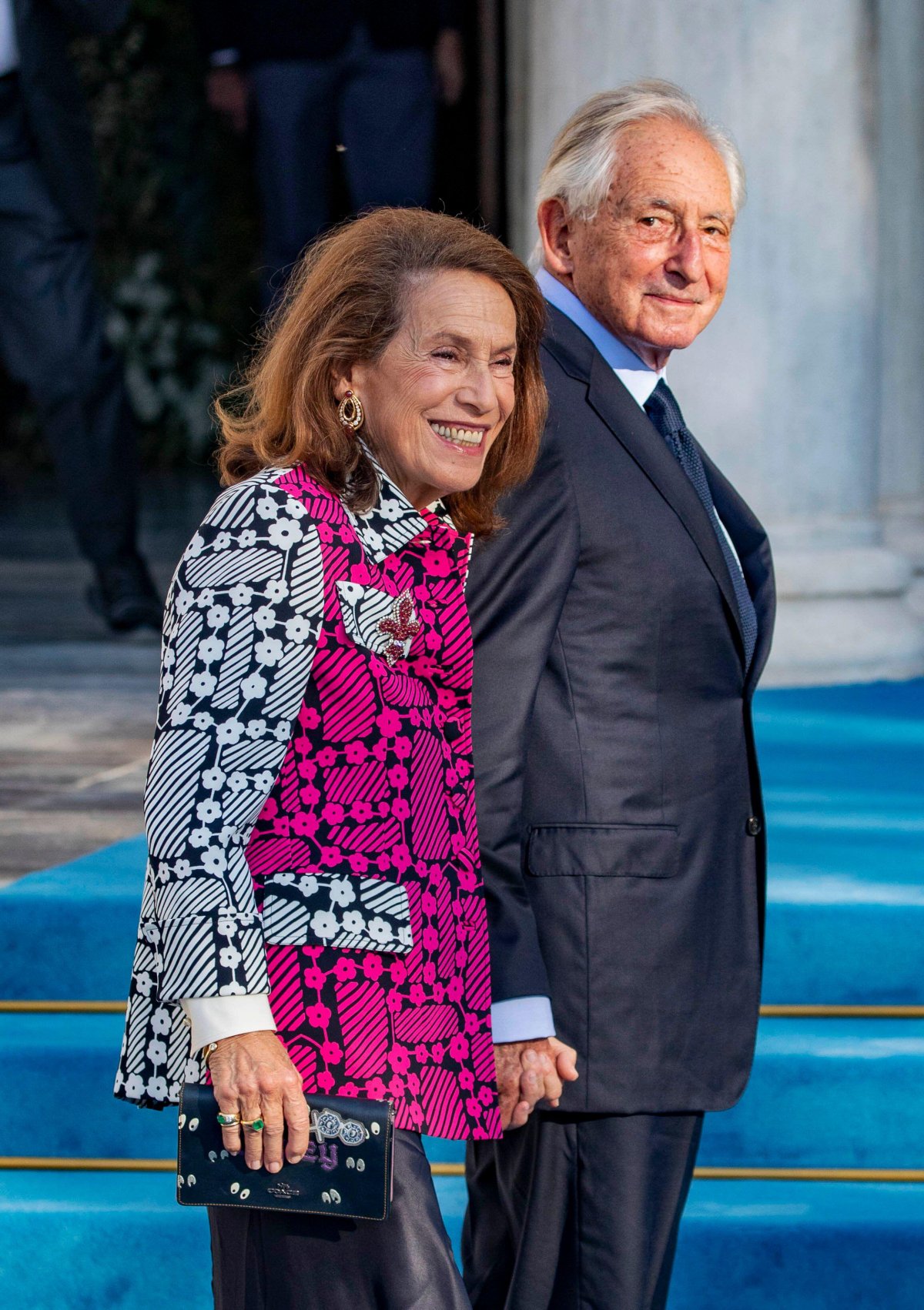 Il principe Michael di Grecia e Danimarca e sua moglie, Marina, partecipano al matrimonio del principe Philippos e della principessa Nina di Grecia e Danimarca ad Atene il 23 ottobre 2021 (Albert Nieboer/DPA Picture Alliance/Alamy)