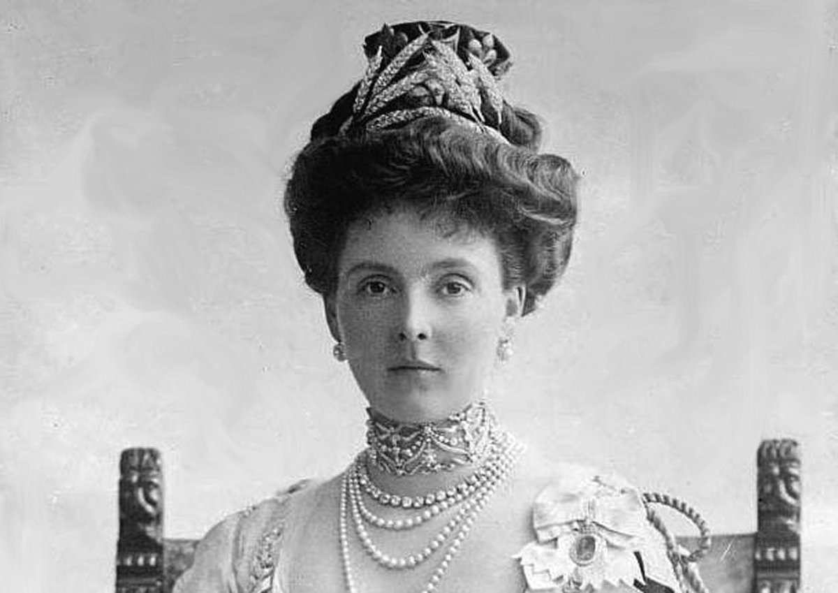 Princess Alexander of Teck (later Princess Alice, Countess of Athlone) in 1911 (Grand Ladies Site)