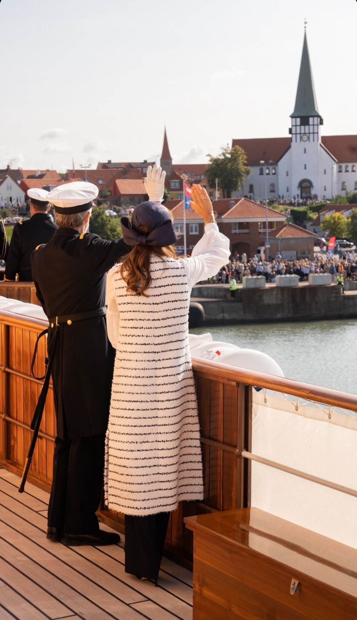 Il Re e la Regina di Danimarca visitano Bornholm a bordo del Royal Yacht Dannebrog il 19 agosto 2024 (Kongehuset)