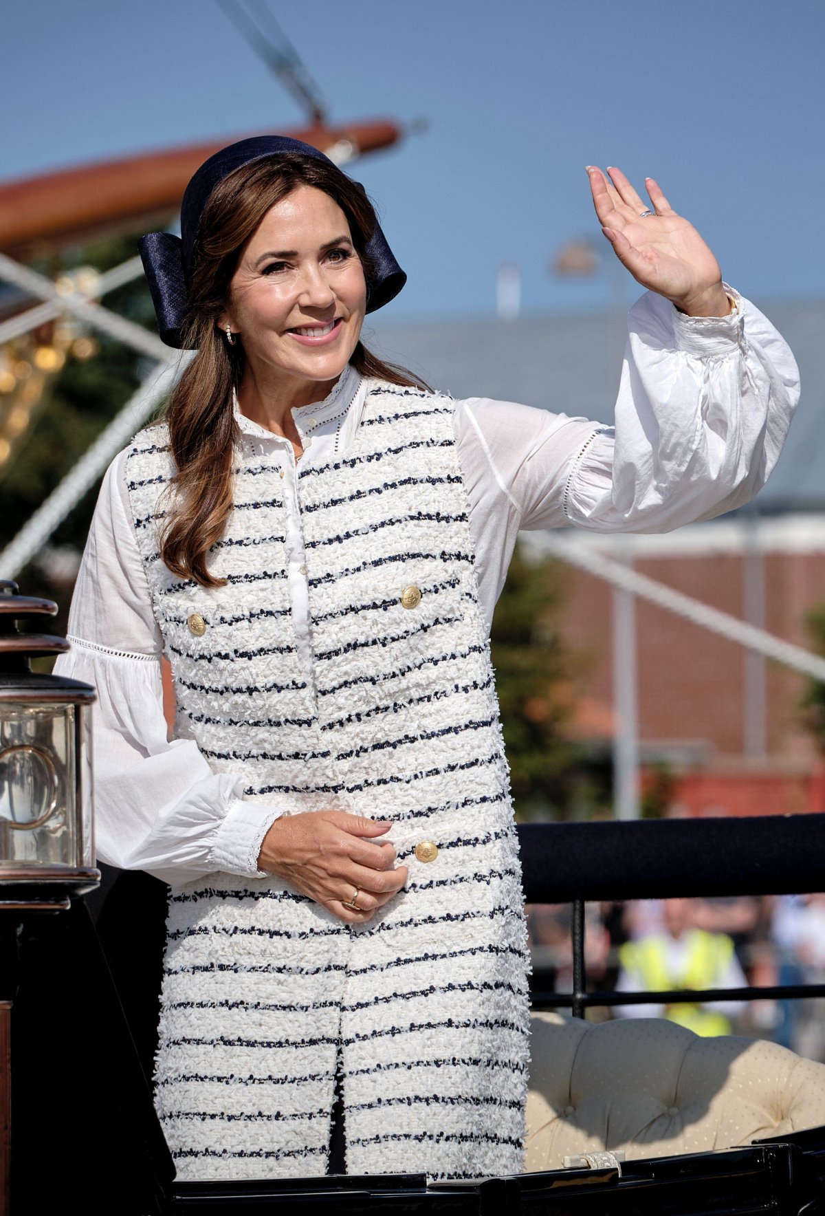 La Regina di Danimarca visita Bornholm a bordo del Royal Yacht Dannebrog il 19 agosto 2024 (Pelle Rink/Ritzau/Alamy)