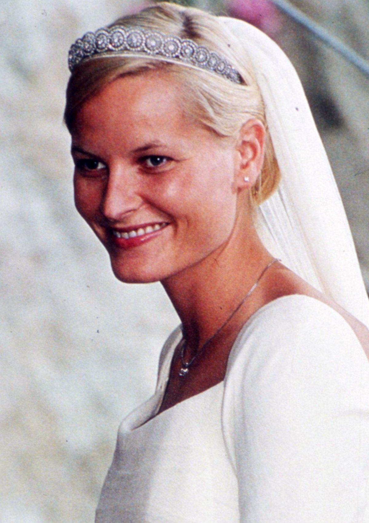 La Principessa ereditiera di Norvegia è fotografata nel giorno del suo matrimonio a Oslo il 25 agosto 2001 (LaPresse/Alamy)