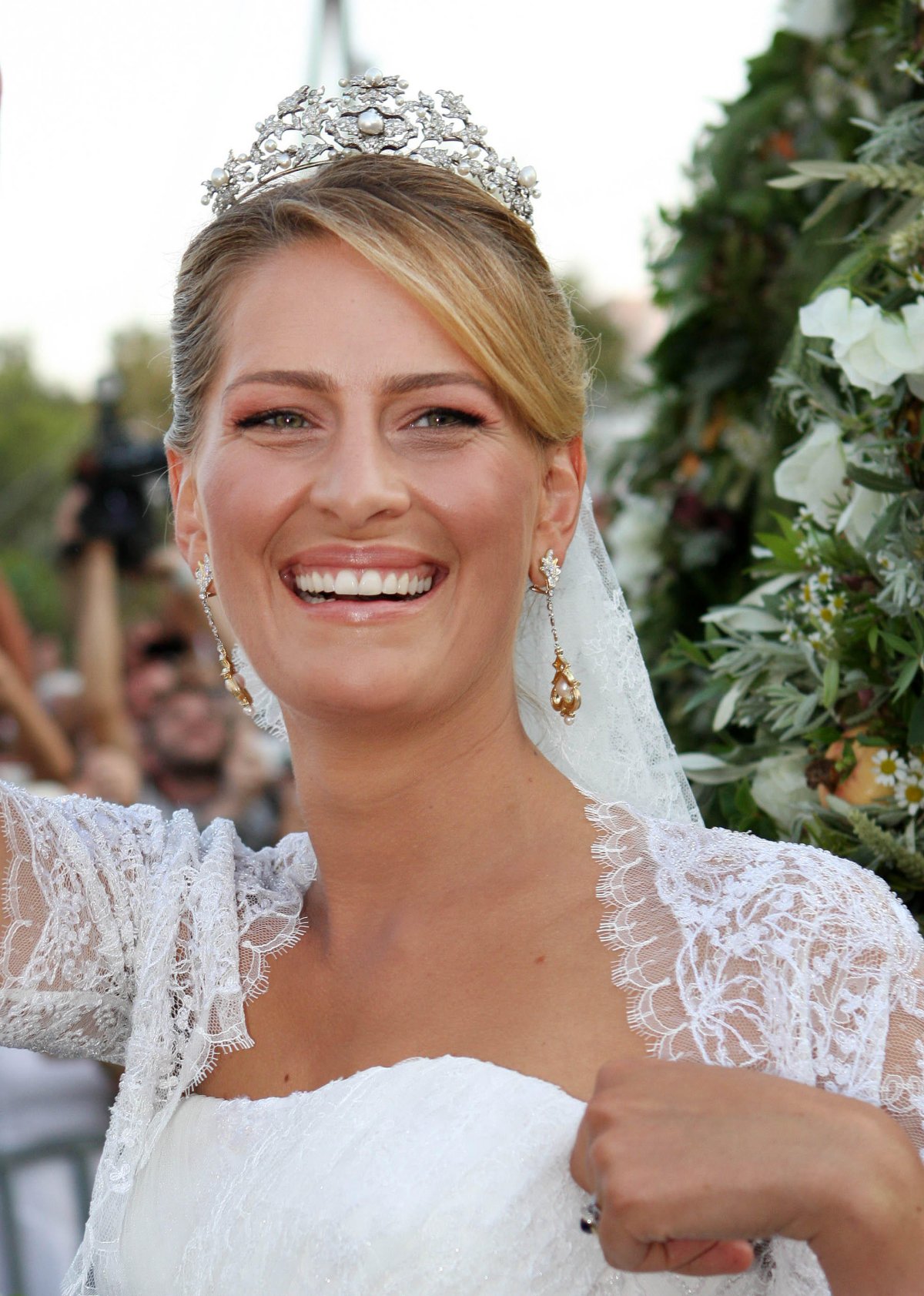 Tatiana Blatnik è fotografata nel giorno del suo matrimonio sull'isola di Spetses il 25 agosto 2010 (Albert Nieboer/DPA Picture Alliance/Alamy)