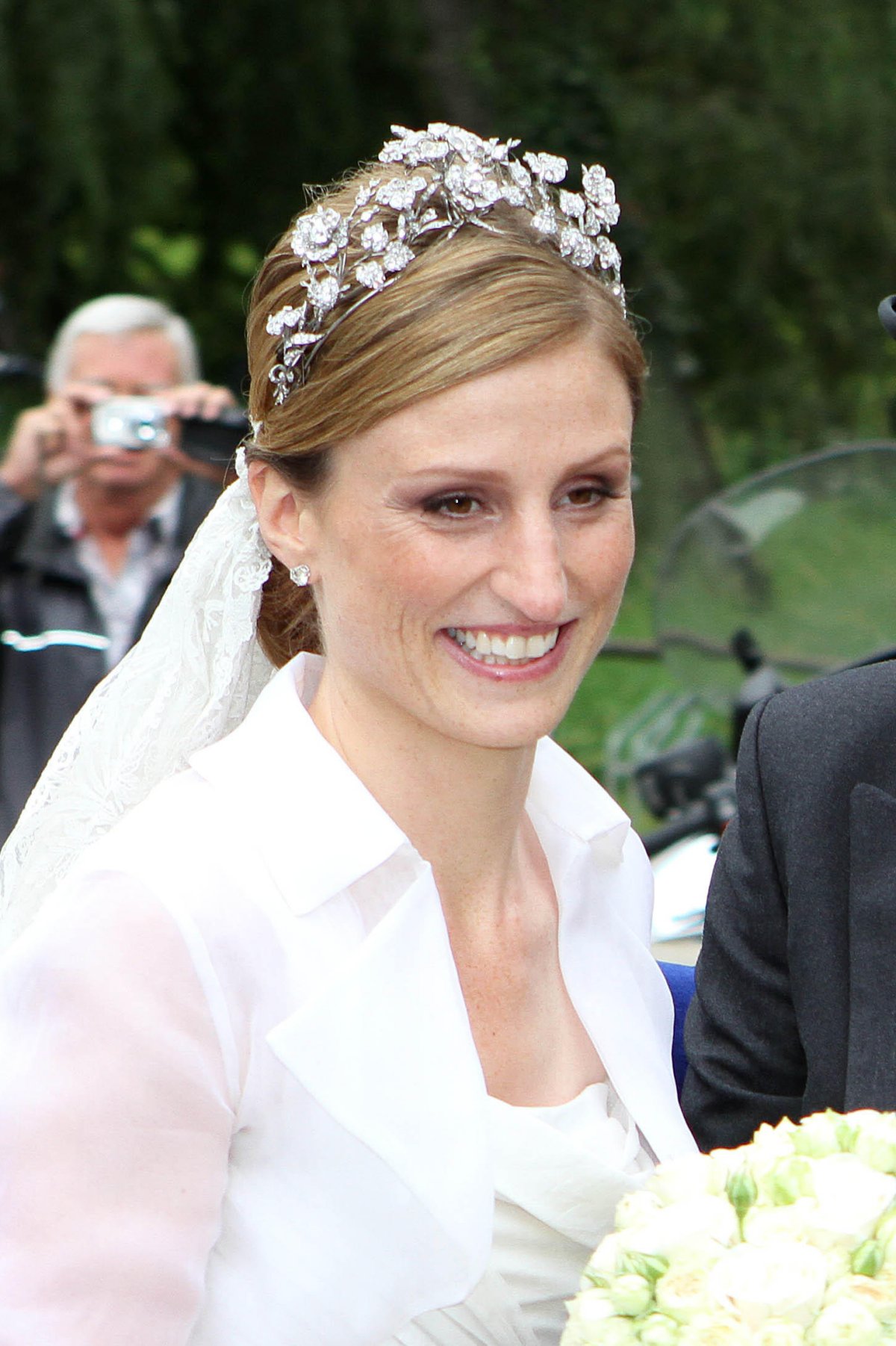 La Principessa Sophie di Isenburg è fotografata nel giorno del suo matrimonio a Potsdam il 27 agosto 2011 (Albert Nieboer/DPA Picture Alliance/Alamy)