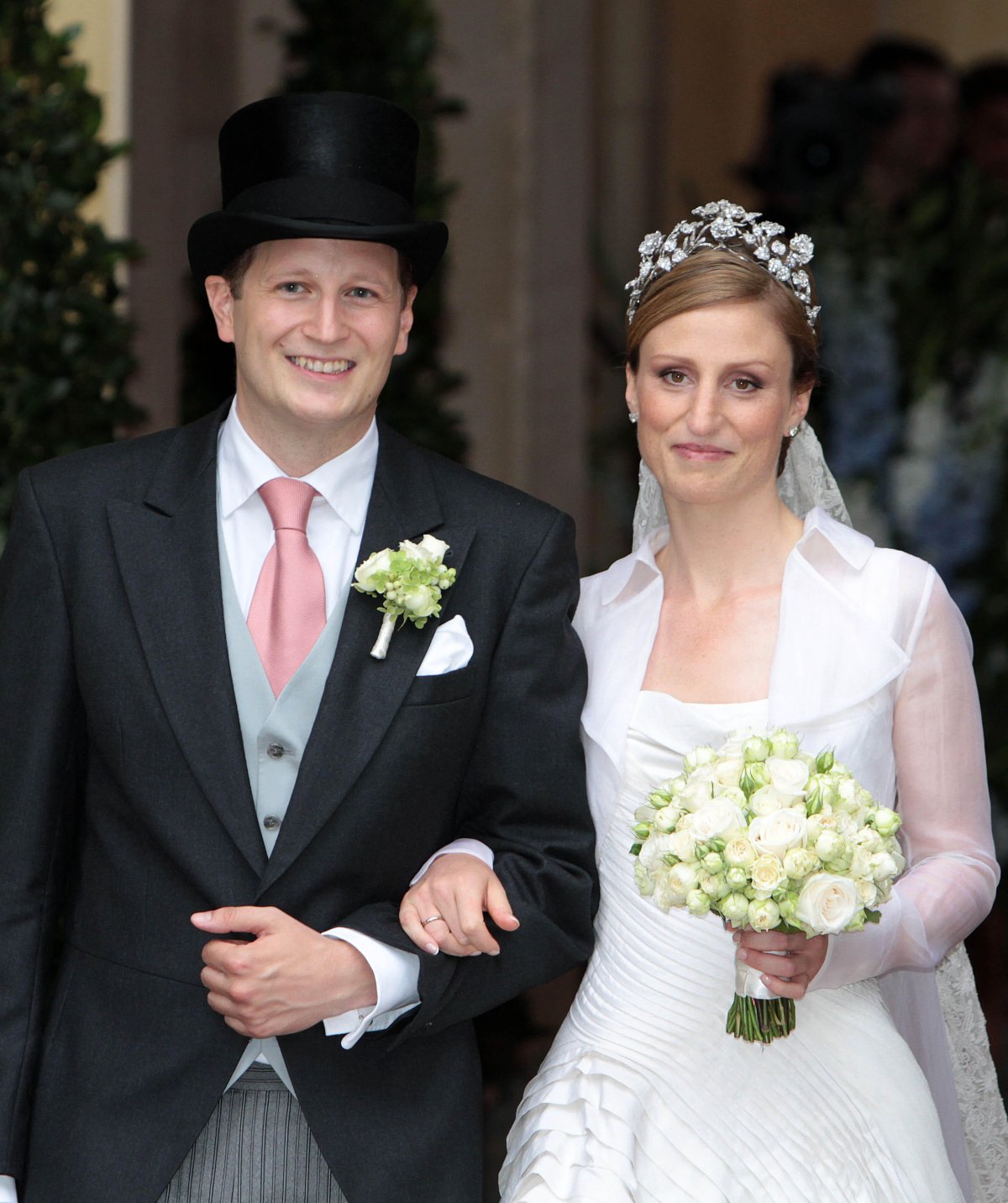 Il Principe Georg Friedrich di Prussia e la Principessa Sophie di Isenburg sono fotografati nel giorno del loro matrimonio a Potsdam il 27 agosto 2011 (Albert Nieboer/DPA Picture Alliance/Alamy)