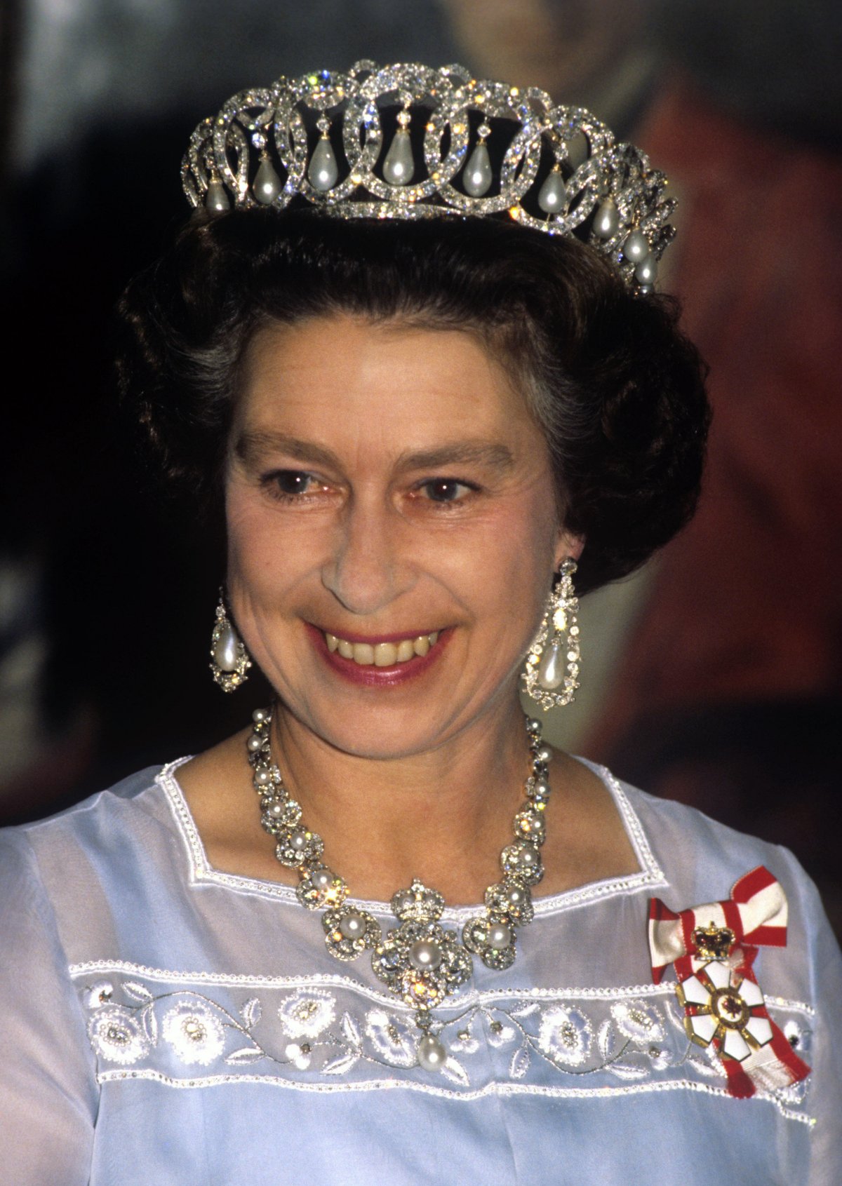 La Regina Elisabetta II partecipa a una ricezione presso la National Gallery a Canberra, 1982 (Ron Bell/PA Images/Alamy)