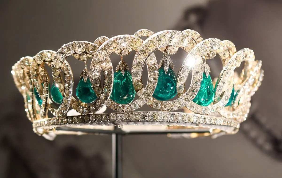 La Tiara Vladimir è esposta nella Queen's Gallery a Buckingham Palace il 21 luglio 2022 (Andrew Lalchan Photography/Alamy)