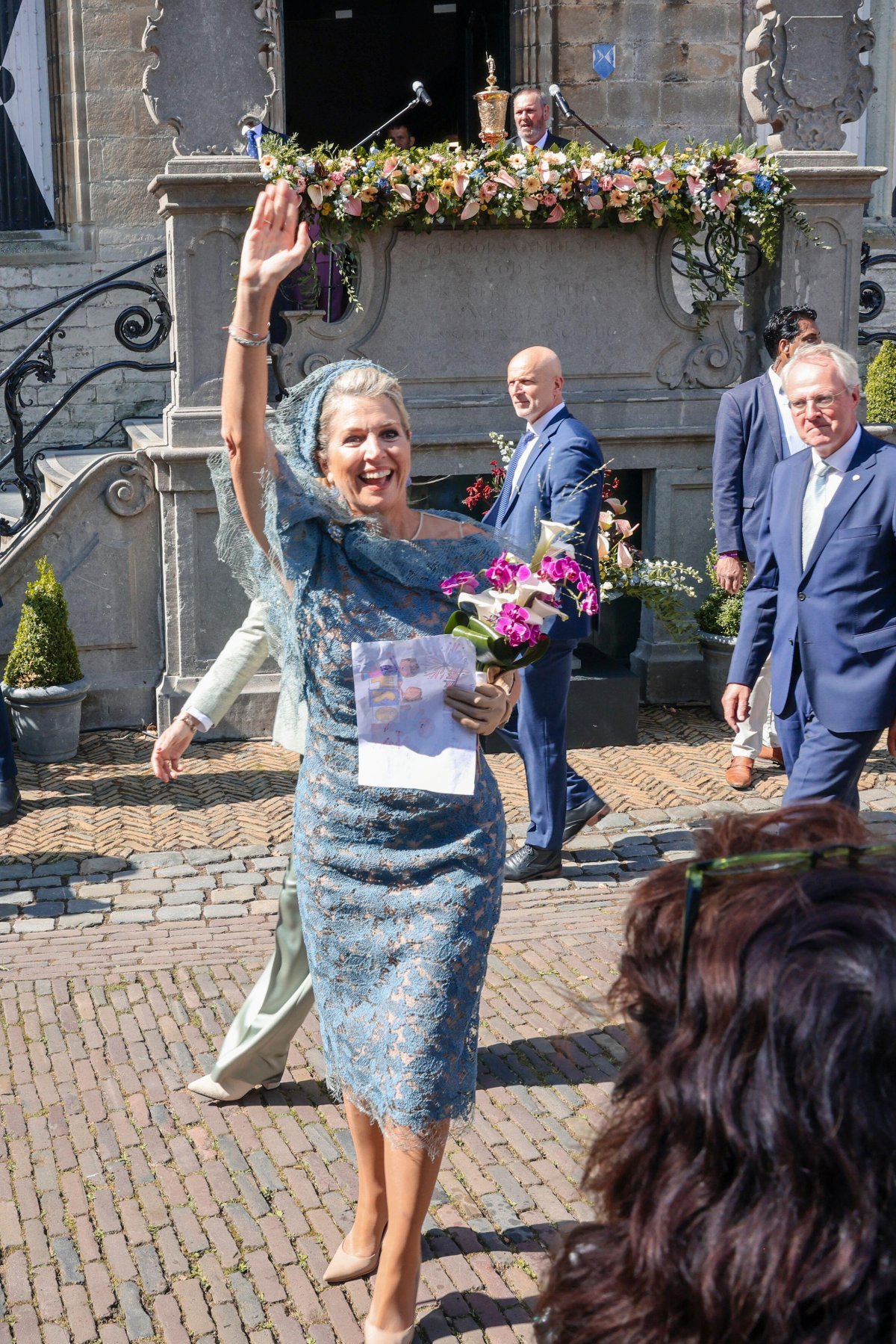 La Regina dei Paesi Bassi durante una visita regionale a Walcheren il 27 agosto 2024 (Hans de Vries/Bruno Press/Alamy)