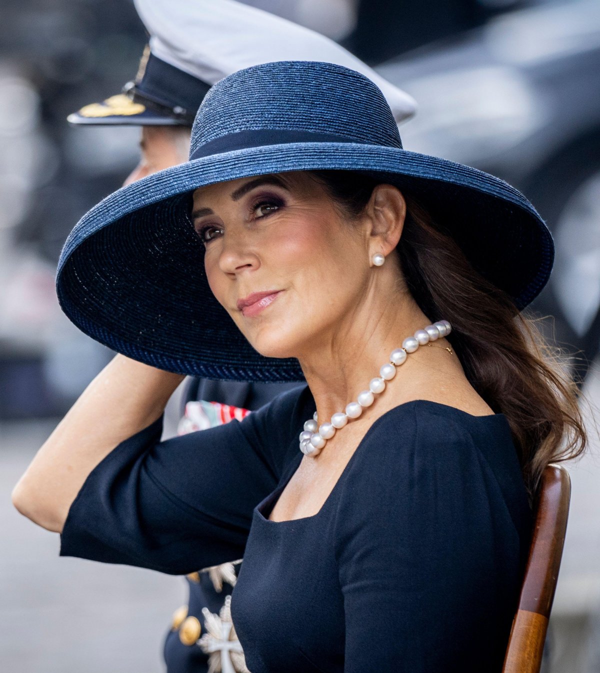 La Regina di Danimarca partecipa a una parata durante il giorno della bandiera dei militari dispiegati al di fuori del Palazzo Christiansborg a Copenaghen il 5 settembre 2024 (Ida Marie Odgaard/Ritzau Scanpix/Alamy)