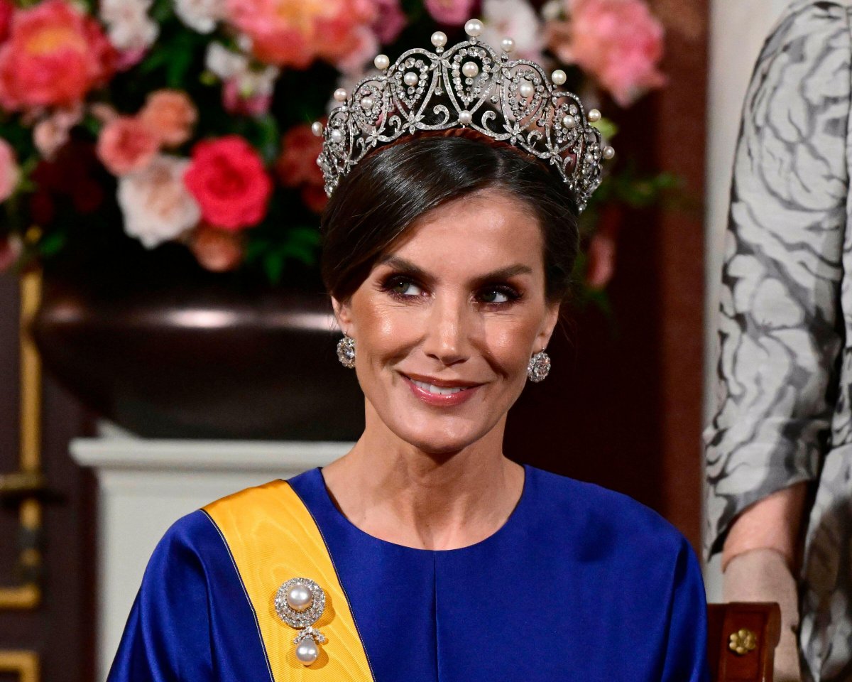 La regina Letizia di Spagna partecipa a un banchetto di stato al Palazzo Reale di Amsterdam il 17 aprile 2024 (Albert Nieboer/DPA Picture Alliance/Alamy)