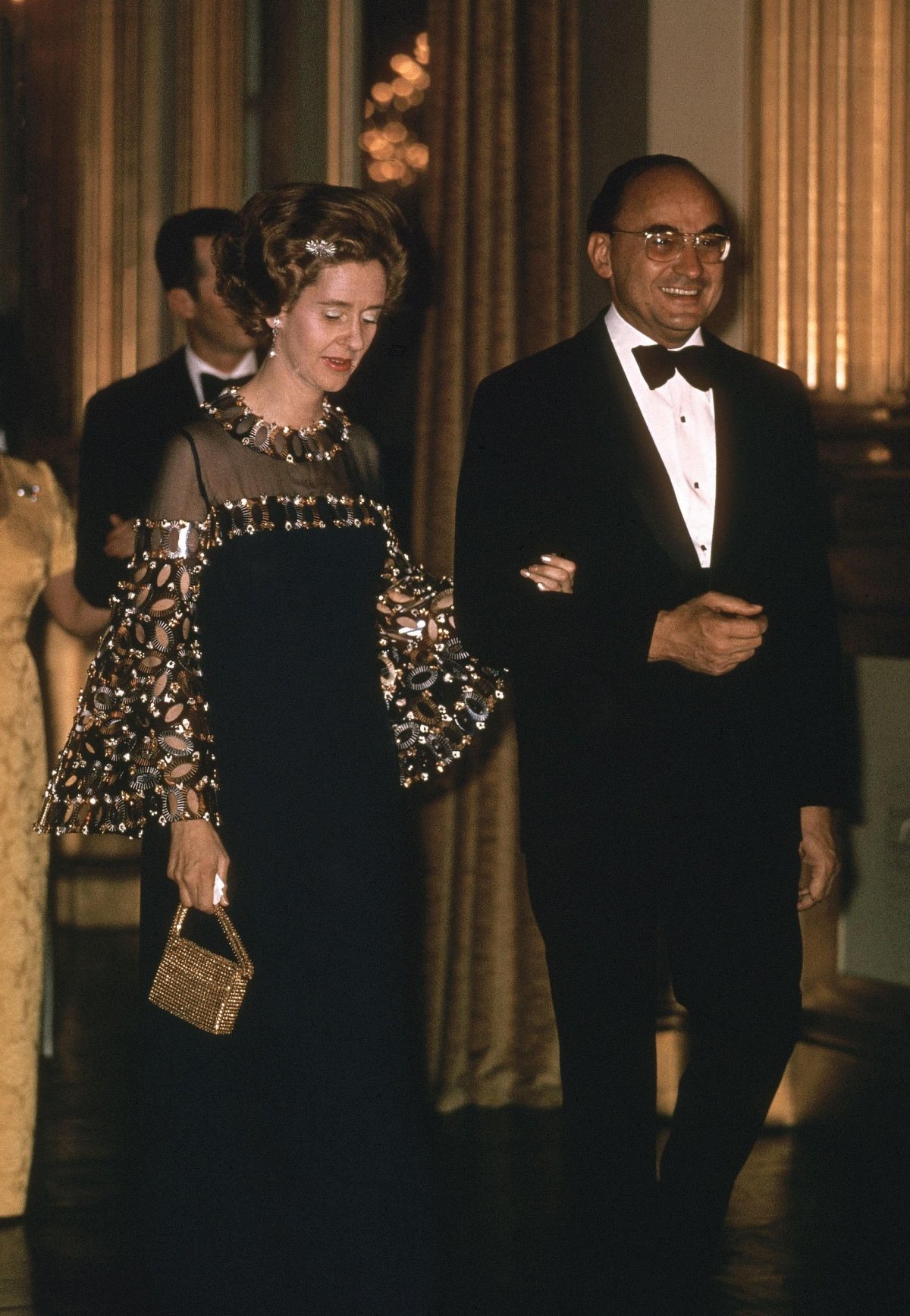 La Regina Fabiola del Belgio e il Presidente Luis Echeverría Álvarez del Messico arrivano per un banchetto di stato durante la sua visita in Belgio, 1973 (Album/Alamy)