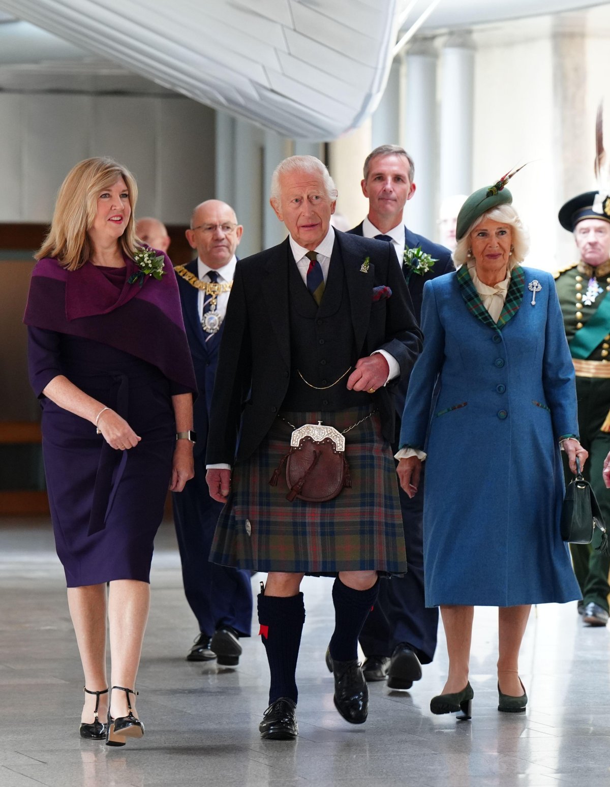 Re Carlo III e Regina Camilla visitano il Parlamento scozzese a Edimburgo per celebrare il 25° anniversario il 28 settembre 2024 (Jane Barlow/PA Images/Alamy)