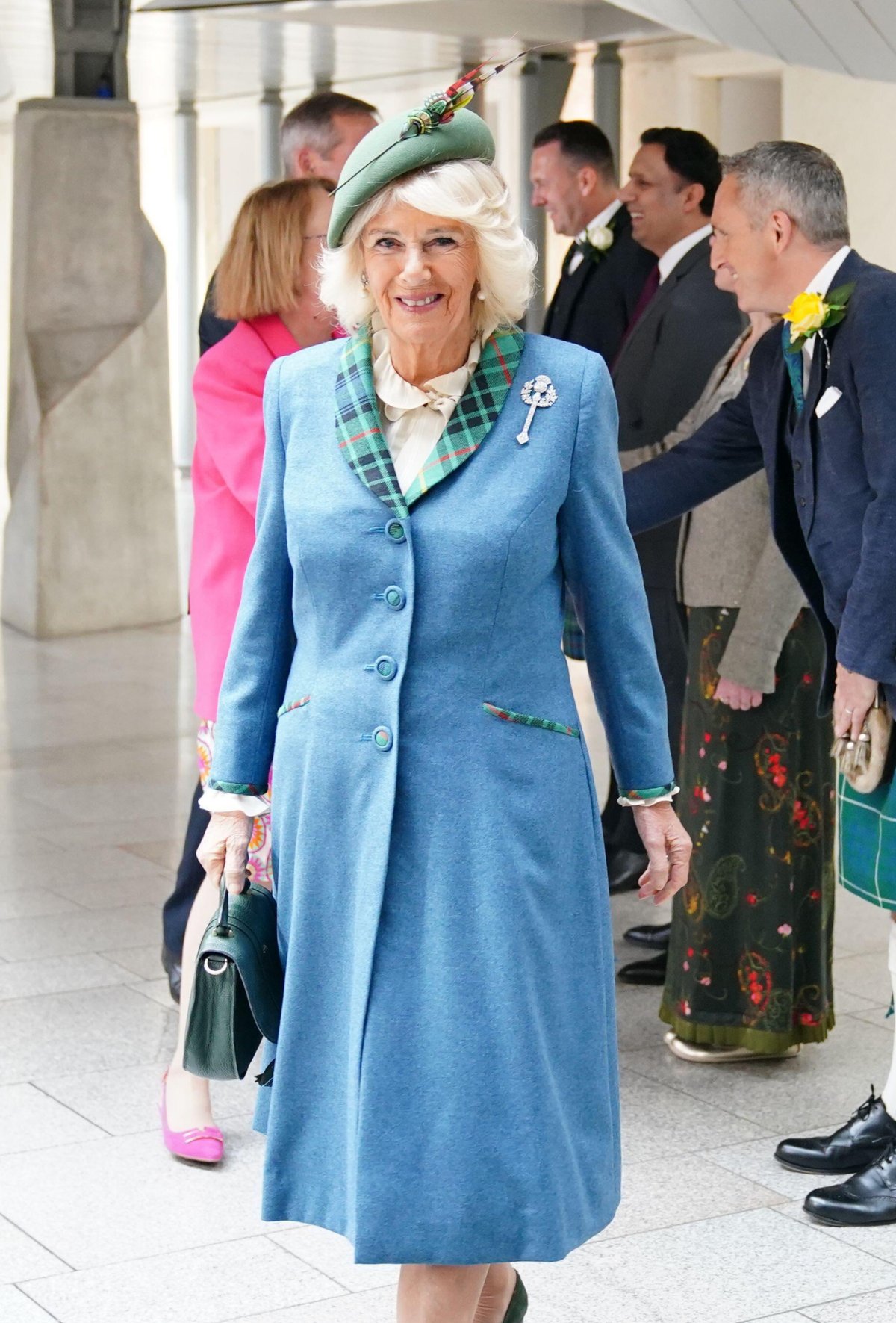 Re Carlo III e Regina Camilla visitano il Parlamento scozzese a Edimburgo per celebrare il 25° anniversario il 28 settembre 2024 (Jane Barlow/PA Images/Alamy)