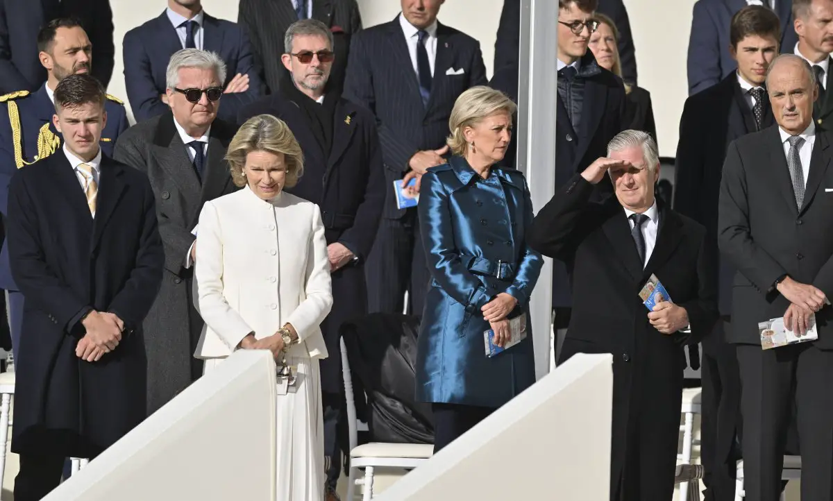 Membri della famiglia reale belga partecipano a una messa presieduta da Papa Francesco allo Stadio Re Baldovino a Bruxelles il 29 settembre 2024 (ERIC LALMAND/Belga News Agency/Alamy)