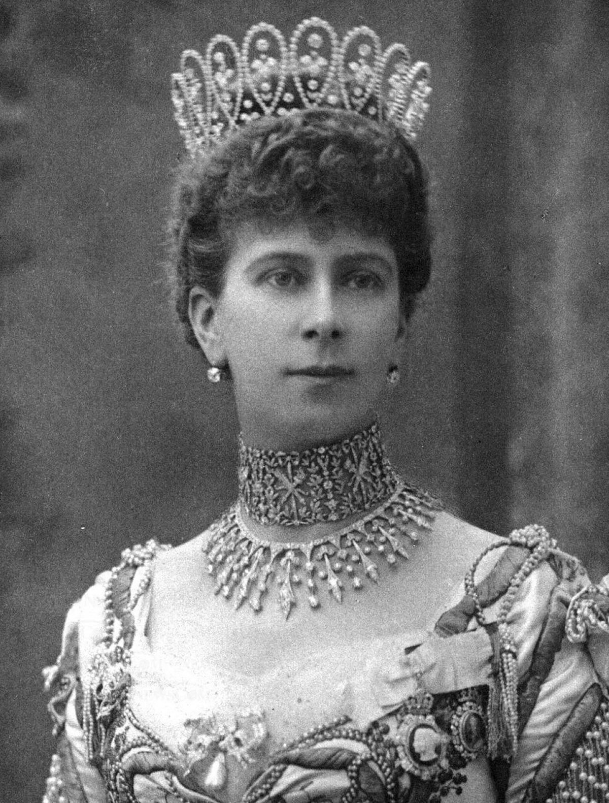 Regina Maria quando era Principessa di Galles, fotografata da W&D Downey a Londra, 1905 (Sito Grand Ladies)