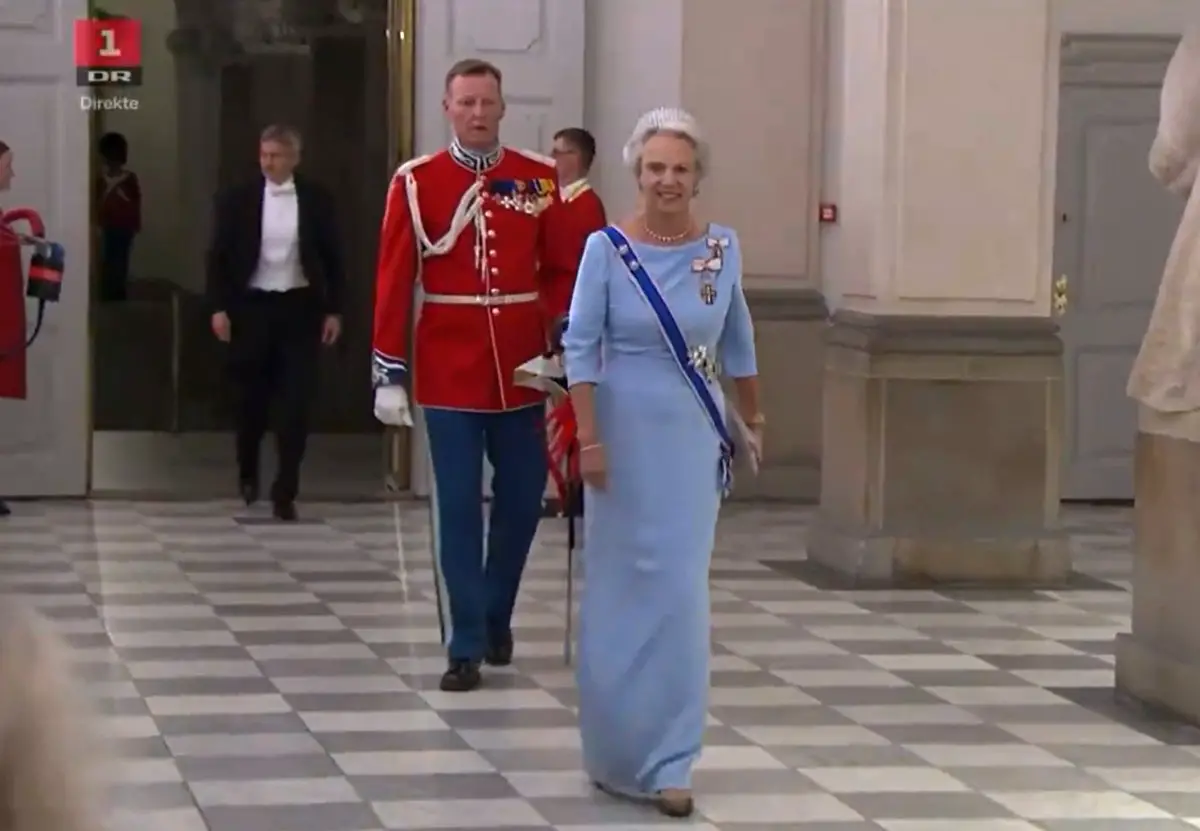 La Principessa Benedikte partecipa a un banchetto di stato in onore del Presidente d'Islanda presso il Palazzo di Christiansborg a Copenaghen il 8 ottobre 2024 (DR1/screencapture)