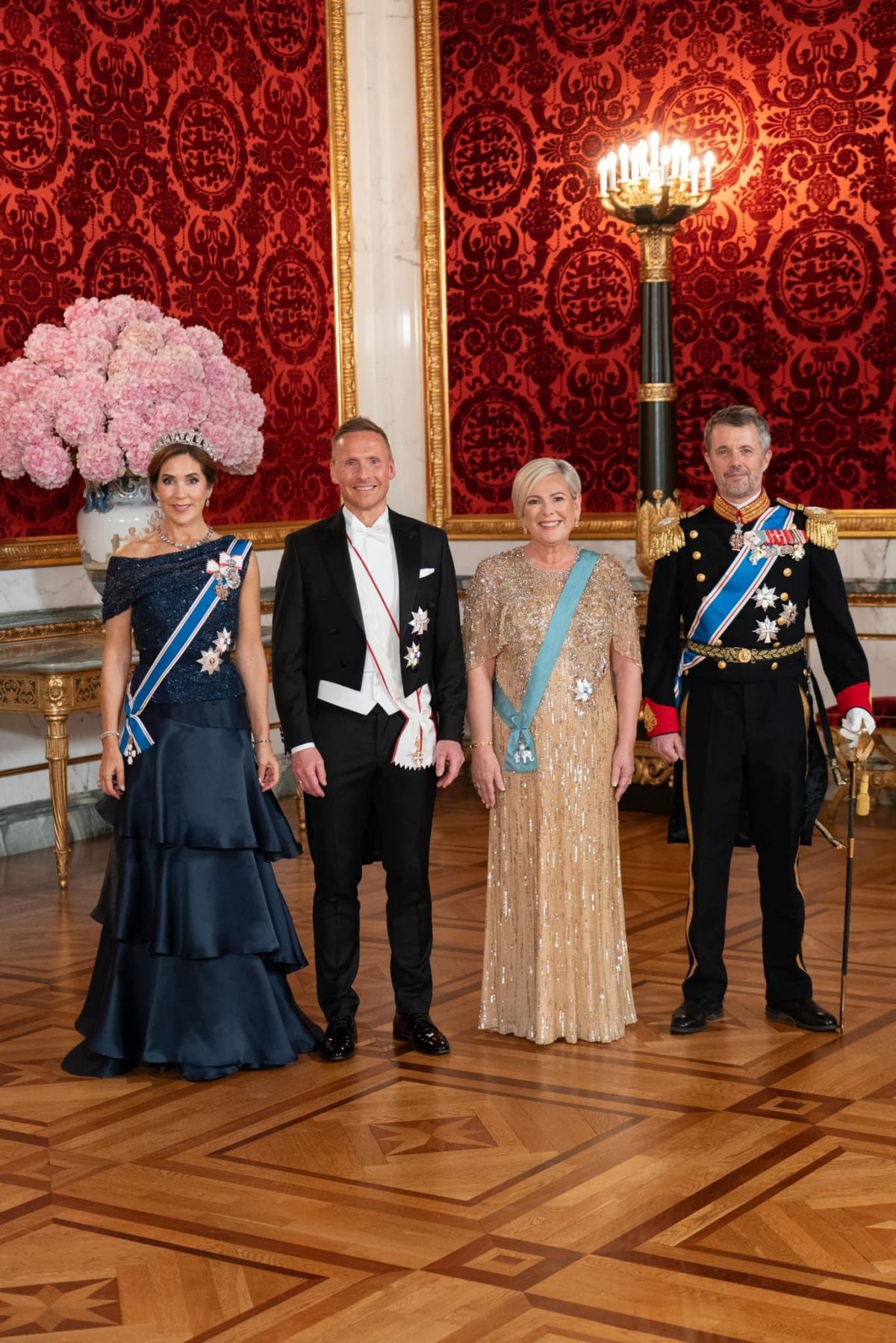 Il Re e la Regina di Danimarca organizzano un banchetto di stato in onore del Presidente d'Islanda presso il Palazzo di Christiansborg a Copenaghen il 8 ottobre 2024 (Kongehuset)