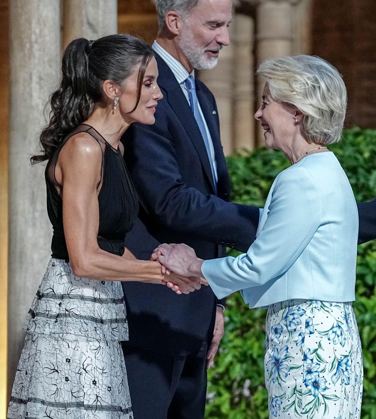 Il Re e la Regina di Spagna ospitano una ricezione per i Capi di Stato e di Governo all'Alhambra durante il Vertice della Comunità Politica Europea il 5 ottobre 2023 (Kay Nietfeld/DPA Picture Alliance/Alamy)