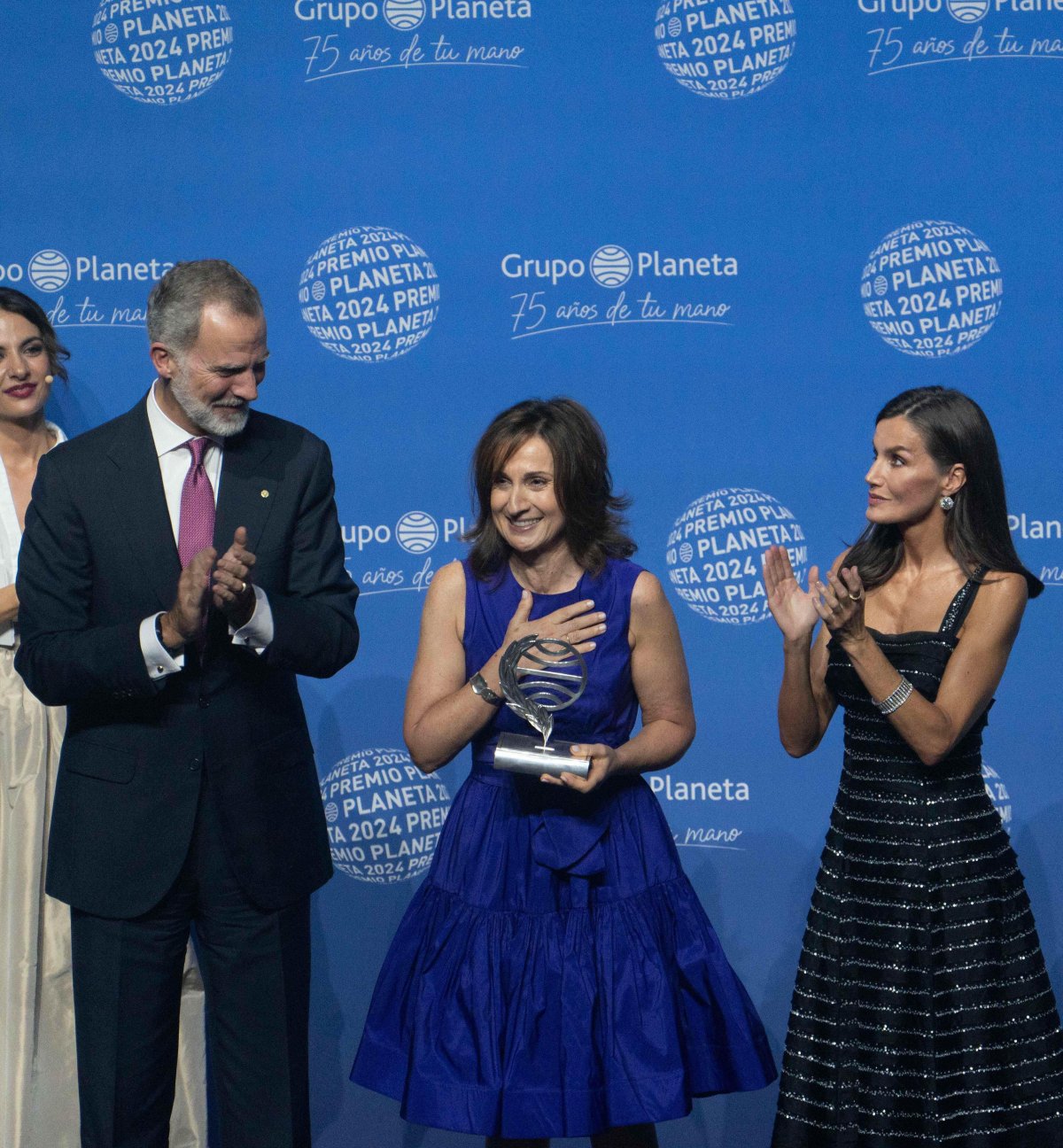 Il Re e la Regina di Spagna partecipano alla presentazione del Premio Planeta a Barcellona il 15 ottobre 2024 (Eric Renom/LaPresse/Alamy)