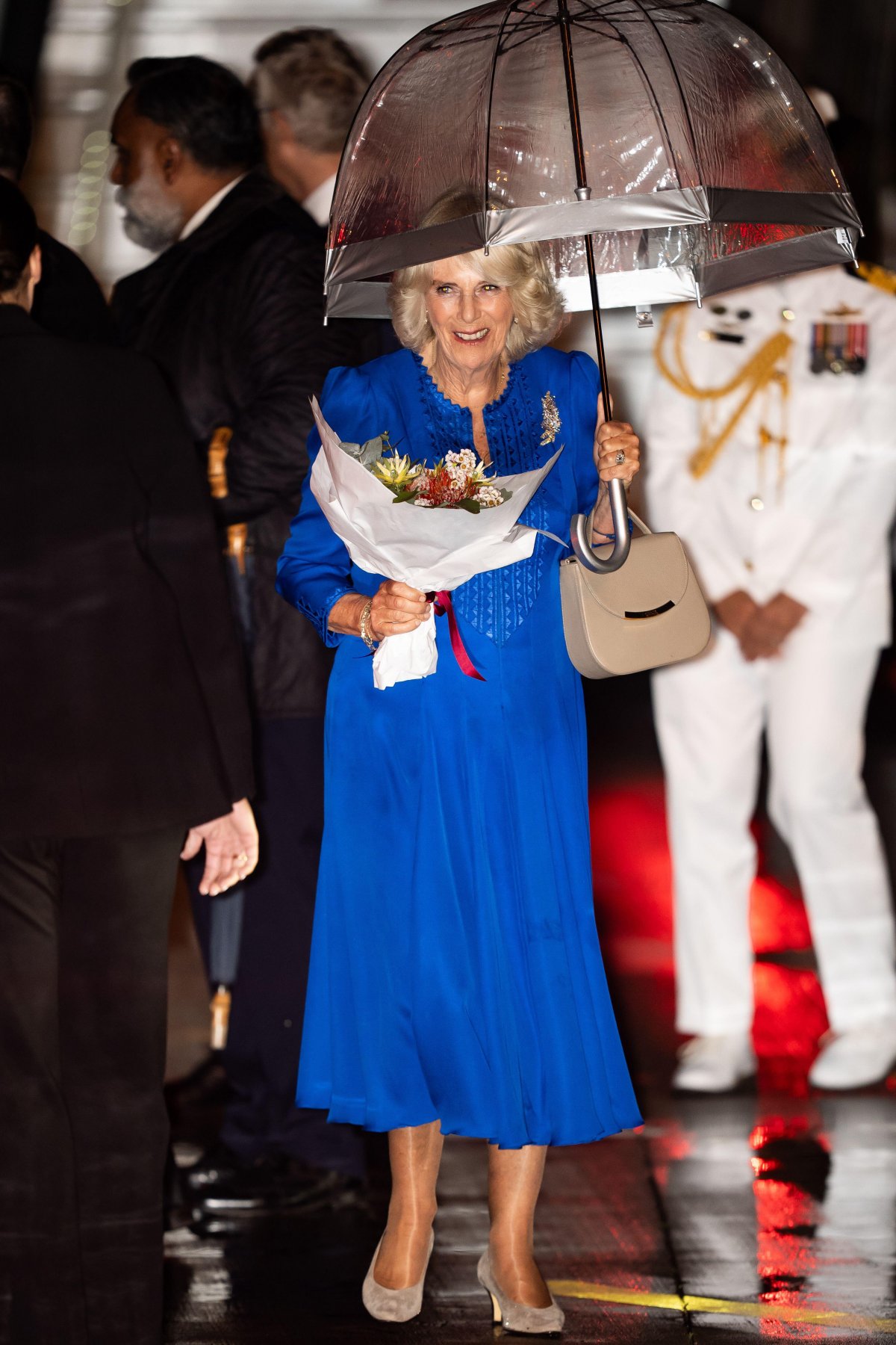 Re Carlo III e la Regina Camilla arrivano a Sydney per iniziare il loro tour in Australia e Samoa il 18 ottobre 2024 (Aaron Chown/PA Images/Alamy)